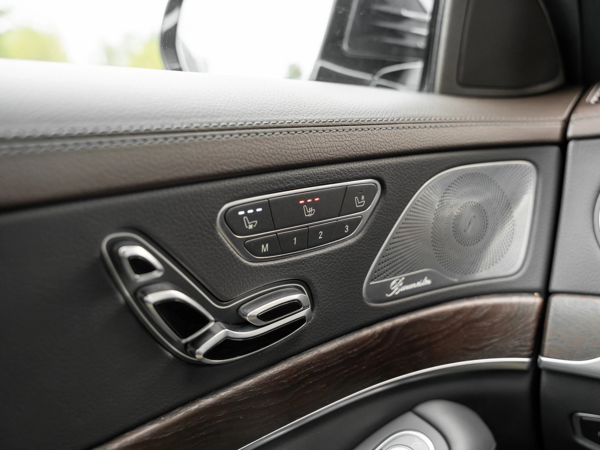 Mercedes-Benz-S-Klasse-image-19