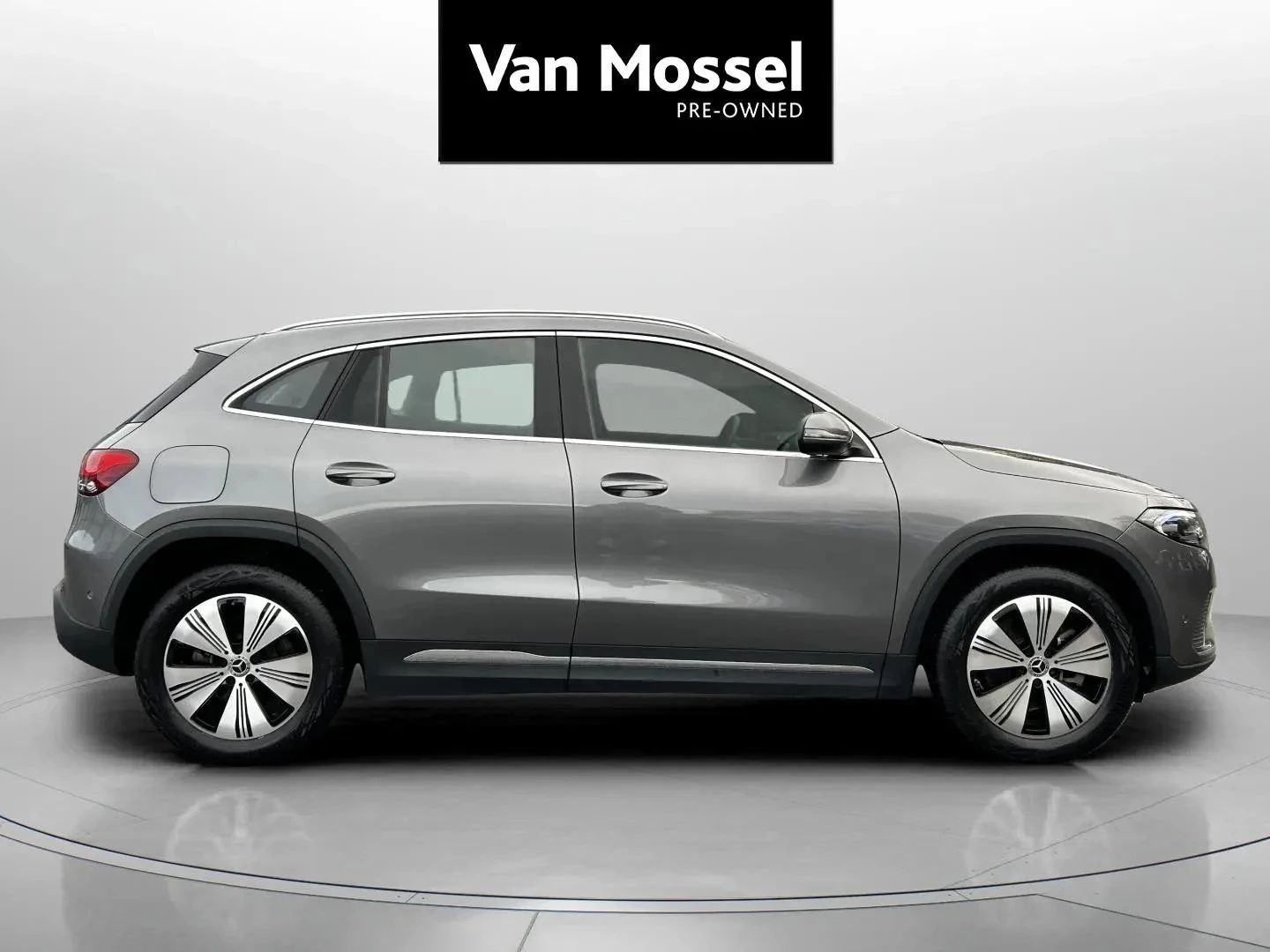 Mercedes-Benz-EQA-image-3