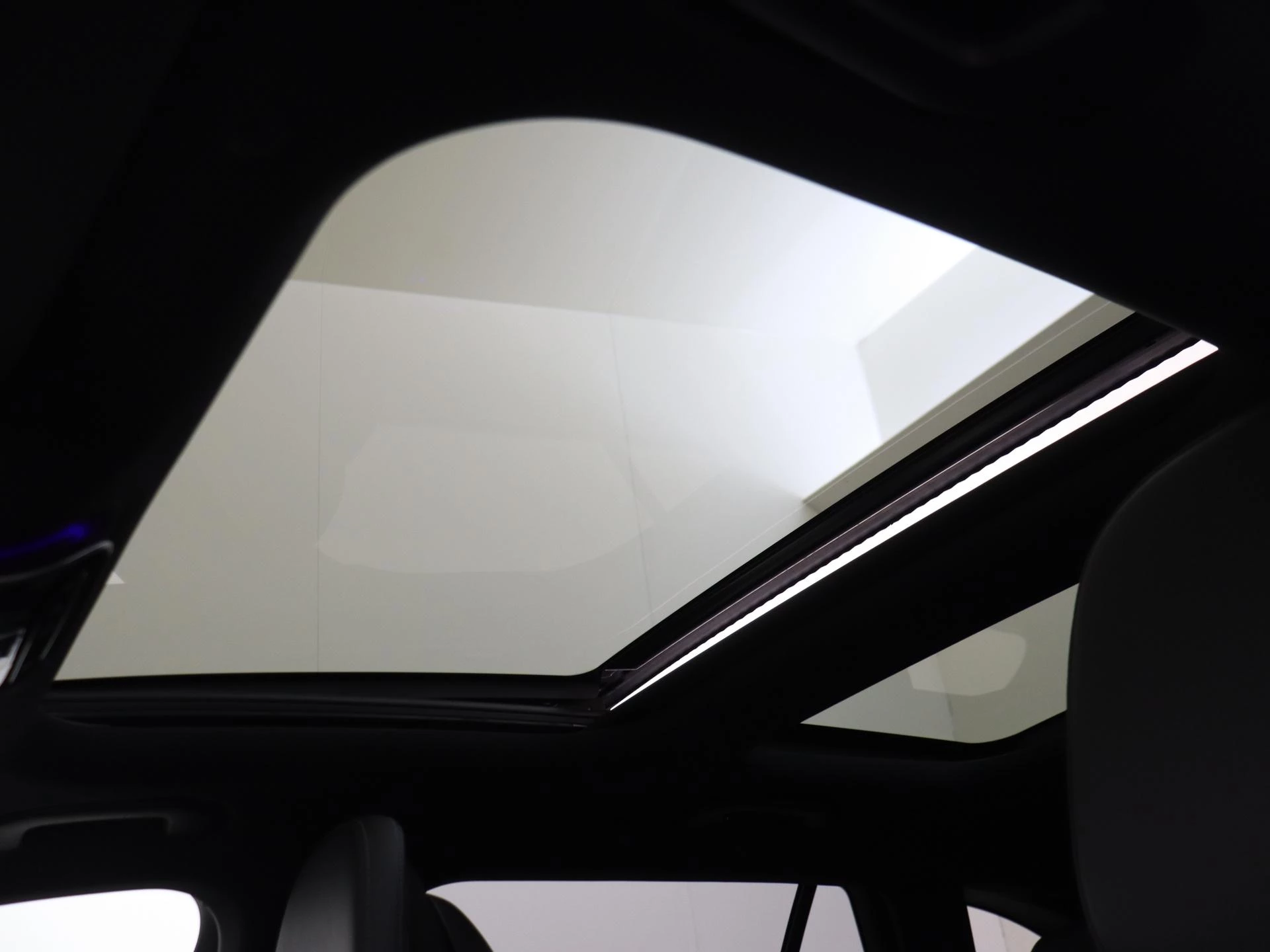 Mercedes-Benz-C-Klasse-image-30