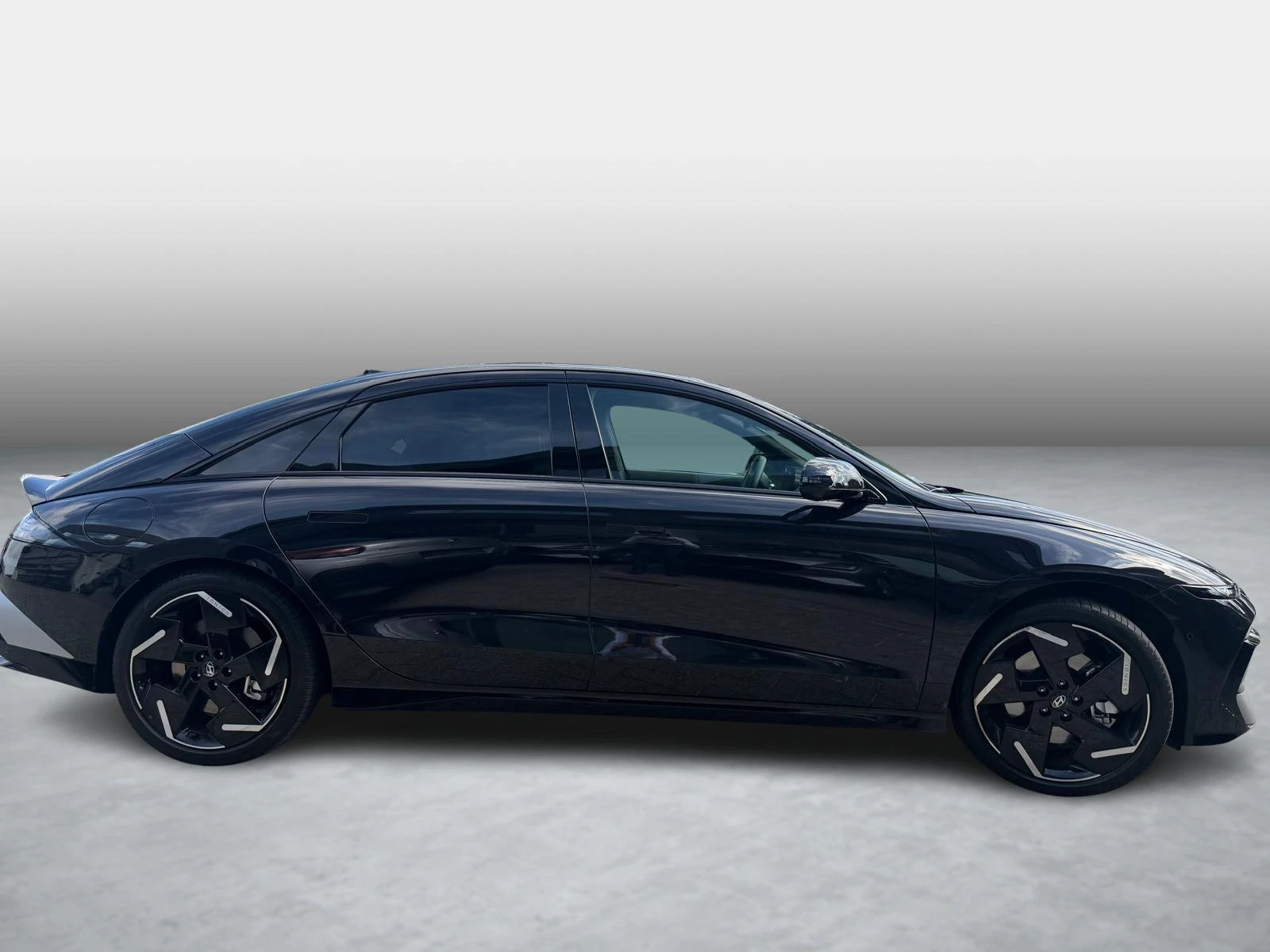 Hyundai-IONIQ 6-image-4