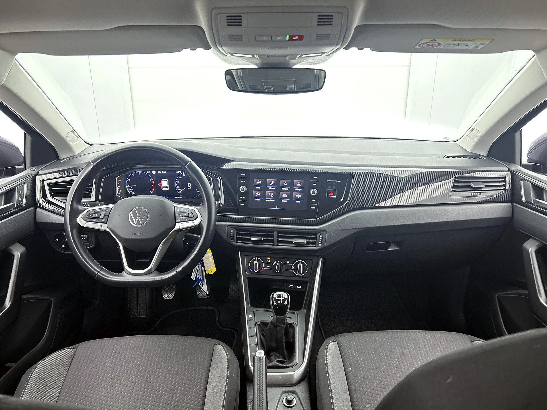Volkswagen-Polo-image-23