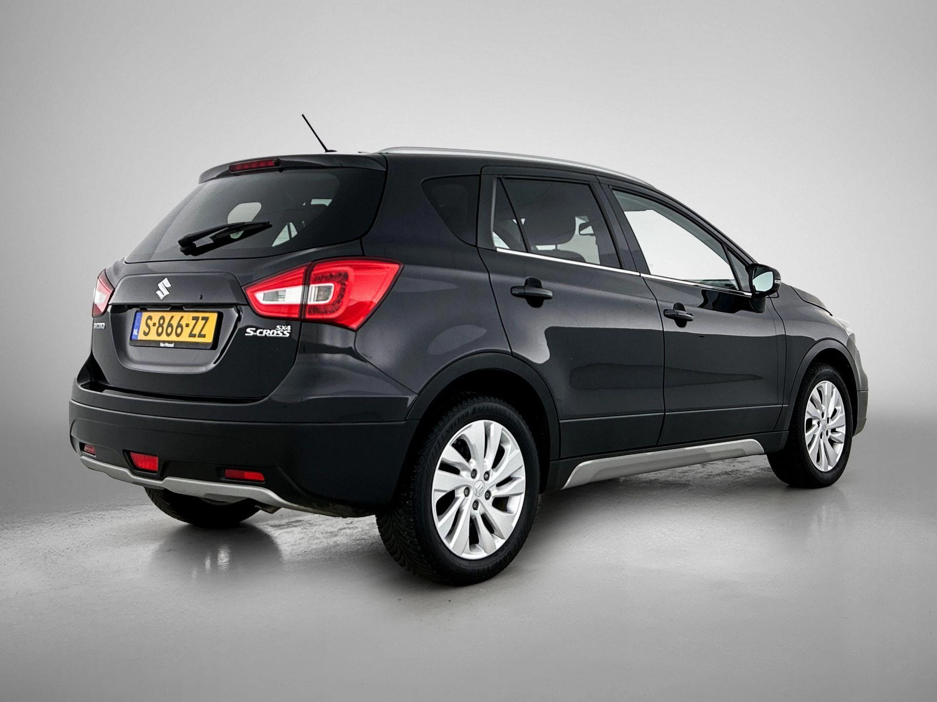 Suzuki-S-Cross-image-3