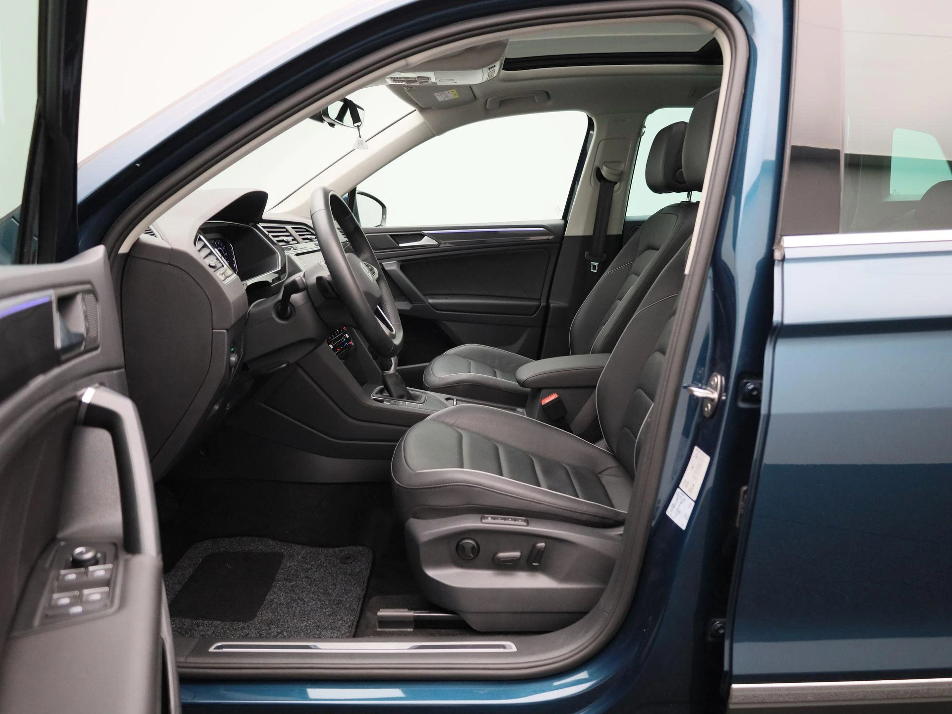 Volkswagen-Tiguan-image-8