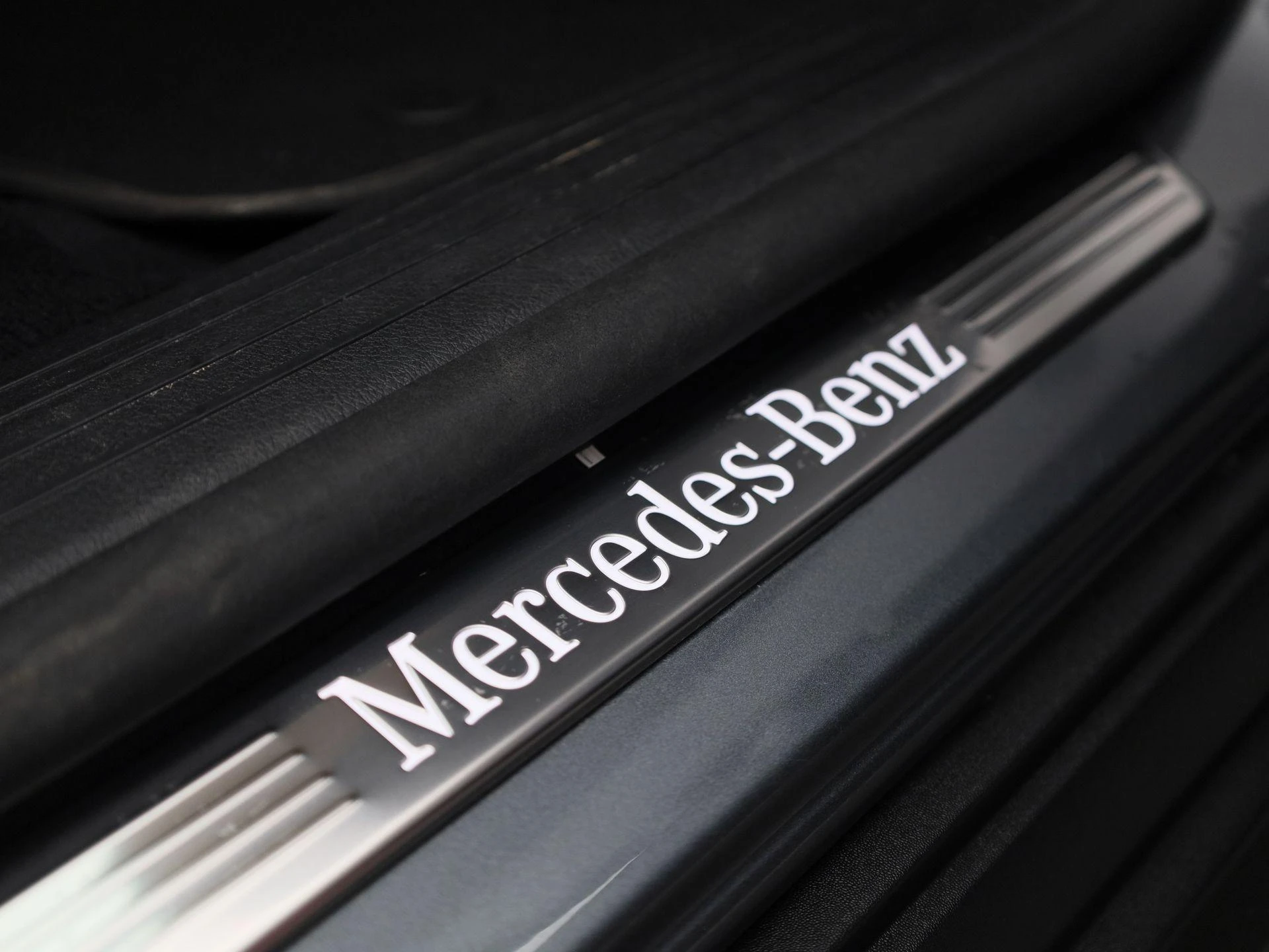 Mercedes-Benz-GLE-image-41