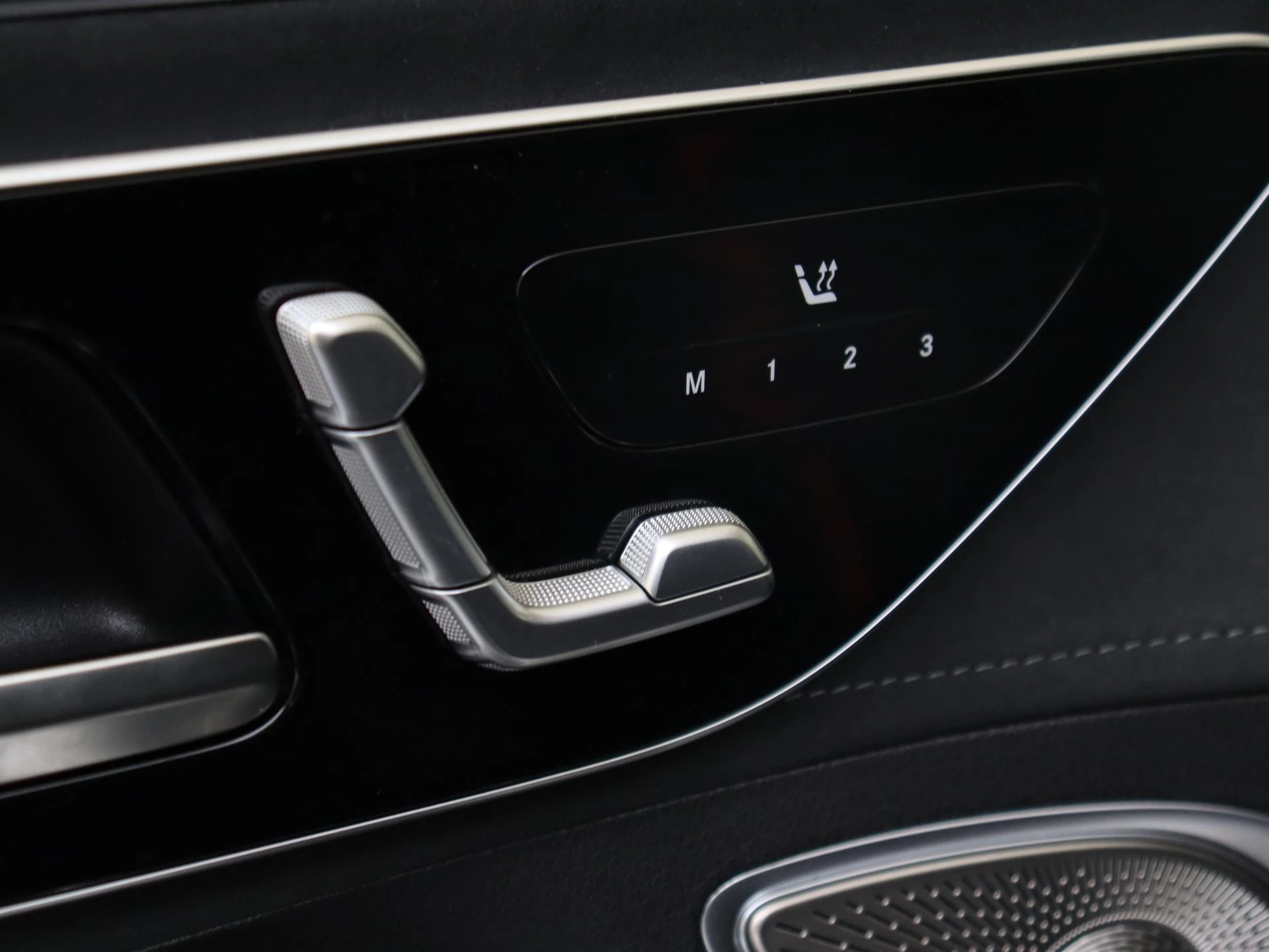 Mercedes-Benz-EQE-image-25