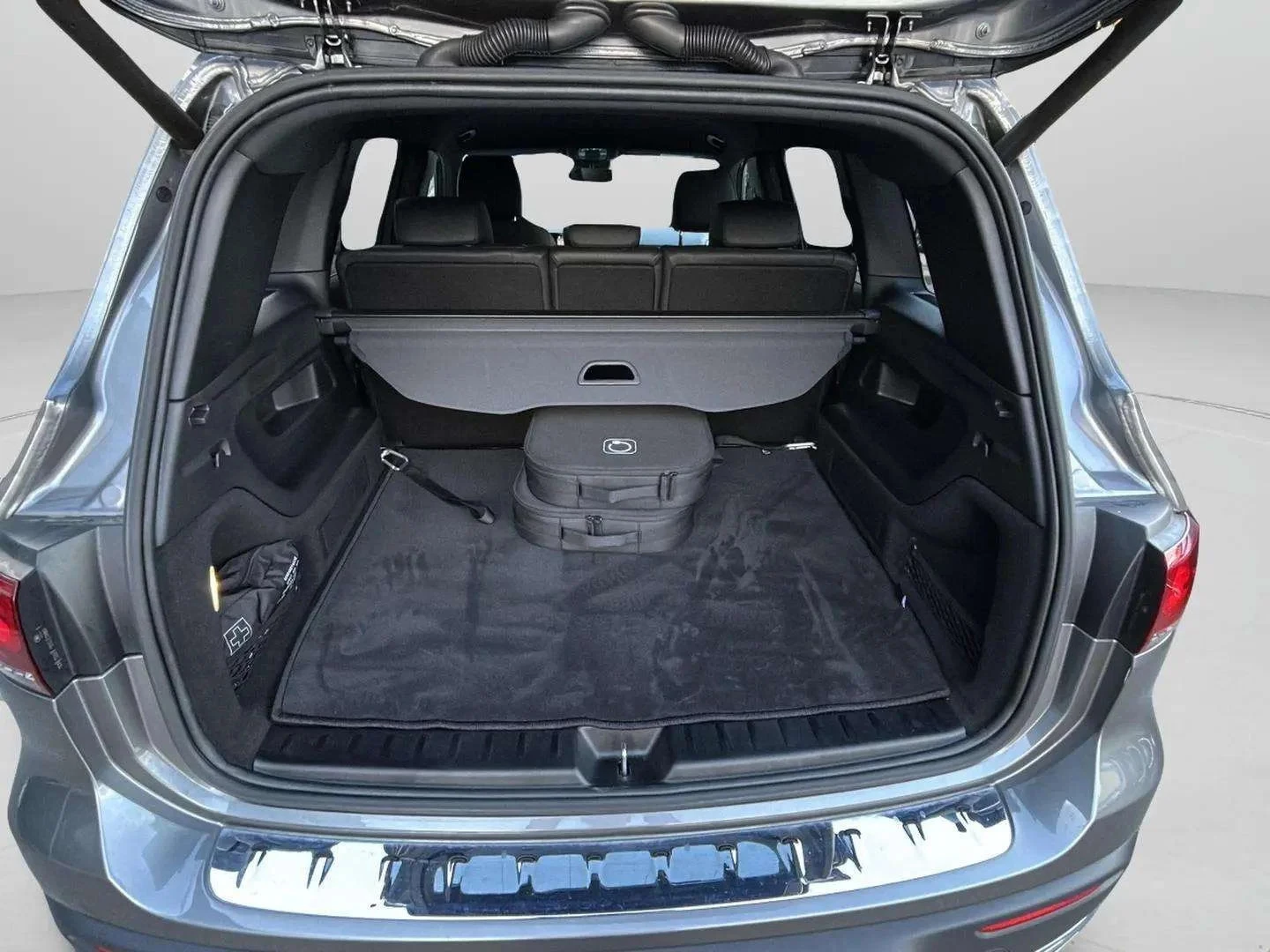 Mercedes-Benz-EQB-image-21