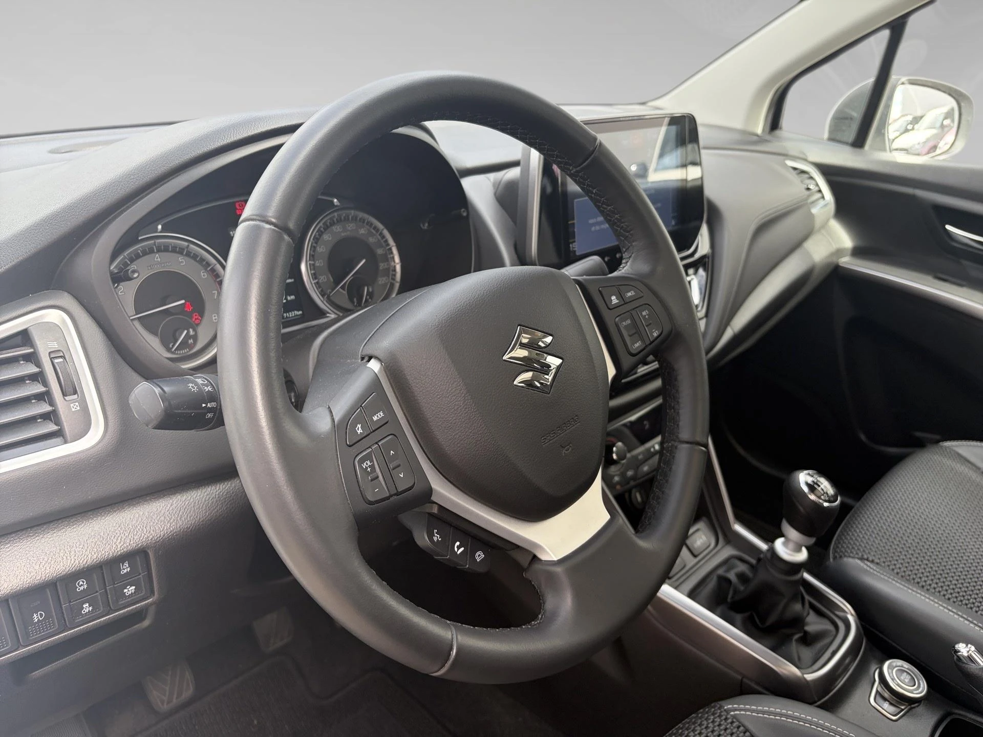 Suzuki-S-Cross-image-7
