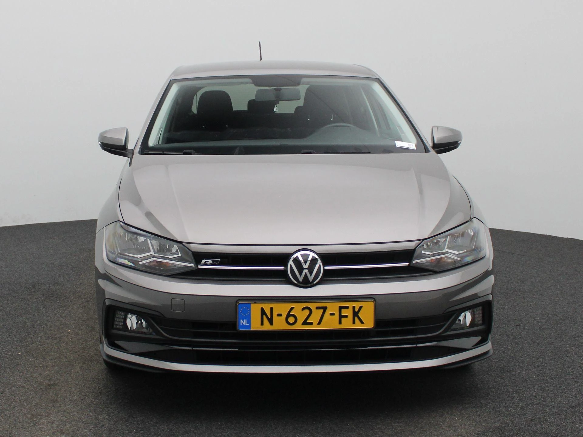 Volkswagen-Polo-image-2