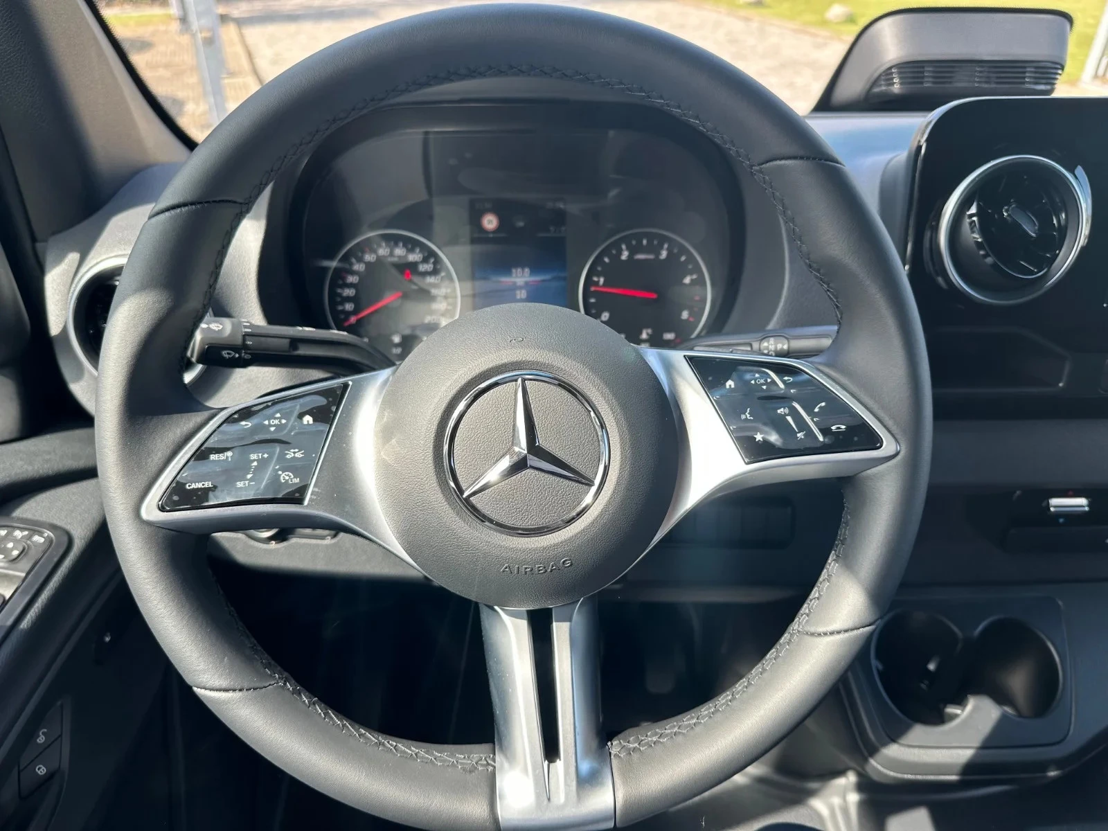 Mercedes-Benz-Sprinter-image-6