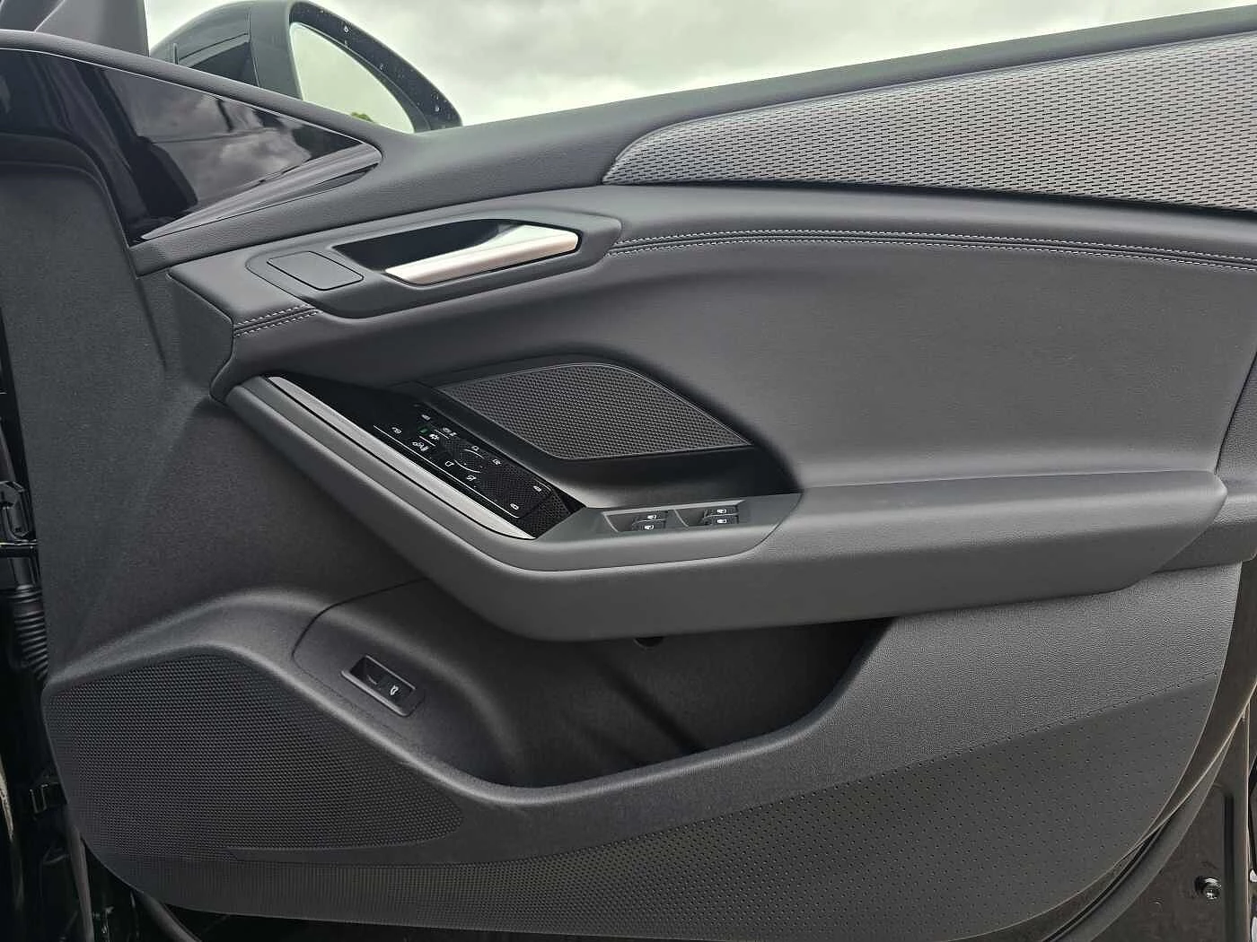 Audi-A6 Avant e-tron-image-10