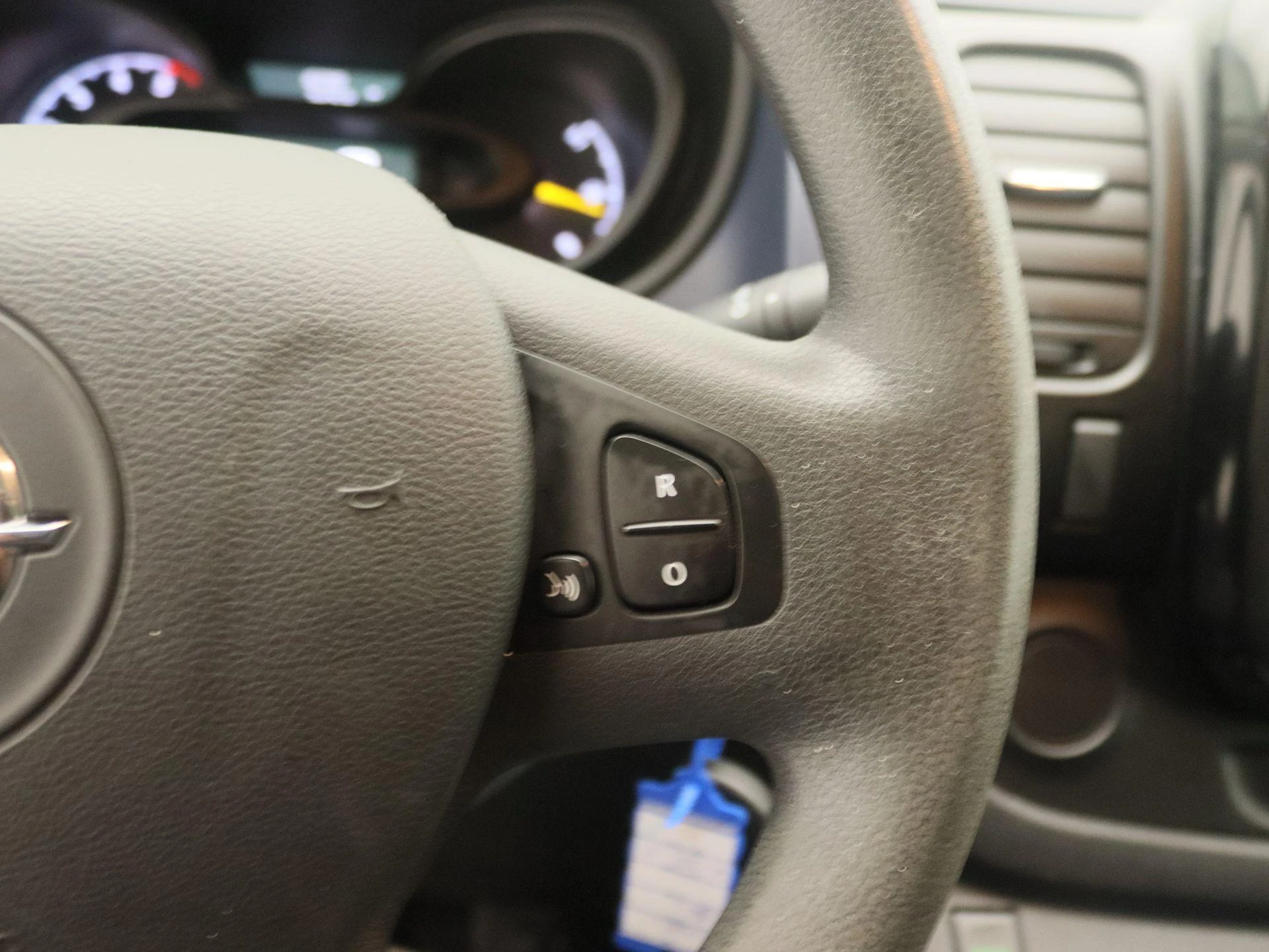 Opel-Vivaro-image-16