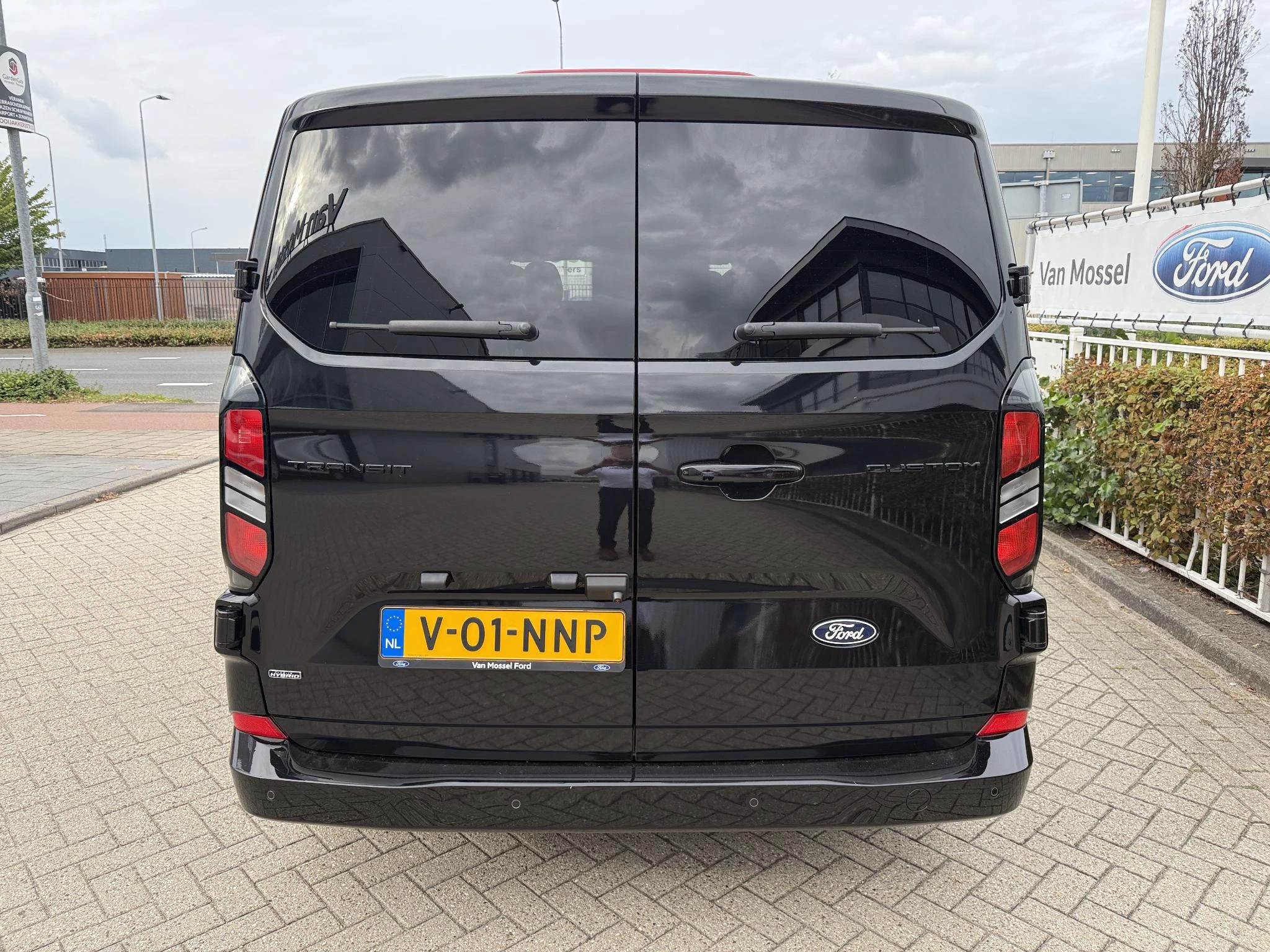 Ford-Transit Custom-image-3