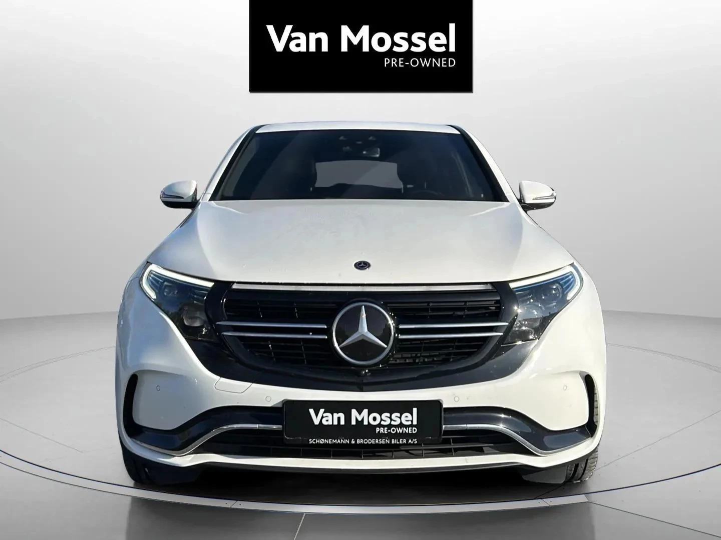 Mercedes-Benz-EQC-image-1