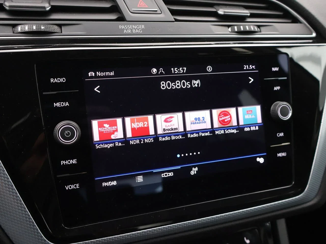 Volkswagen-Touran-image-12