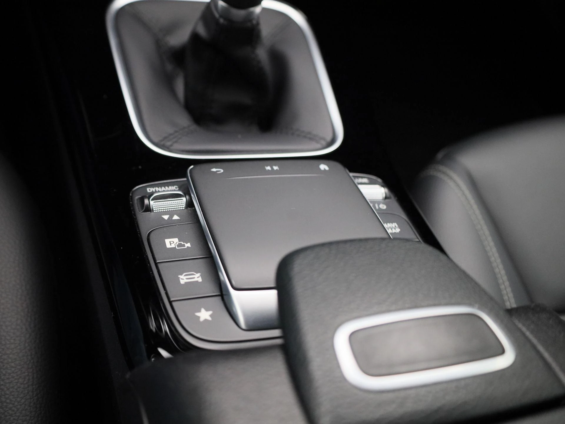 Mercedes-Benz-CLA-image-20