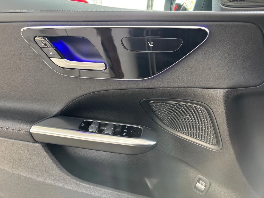 Mercedes-Benz-C-Klasse 300 d-image-8