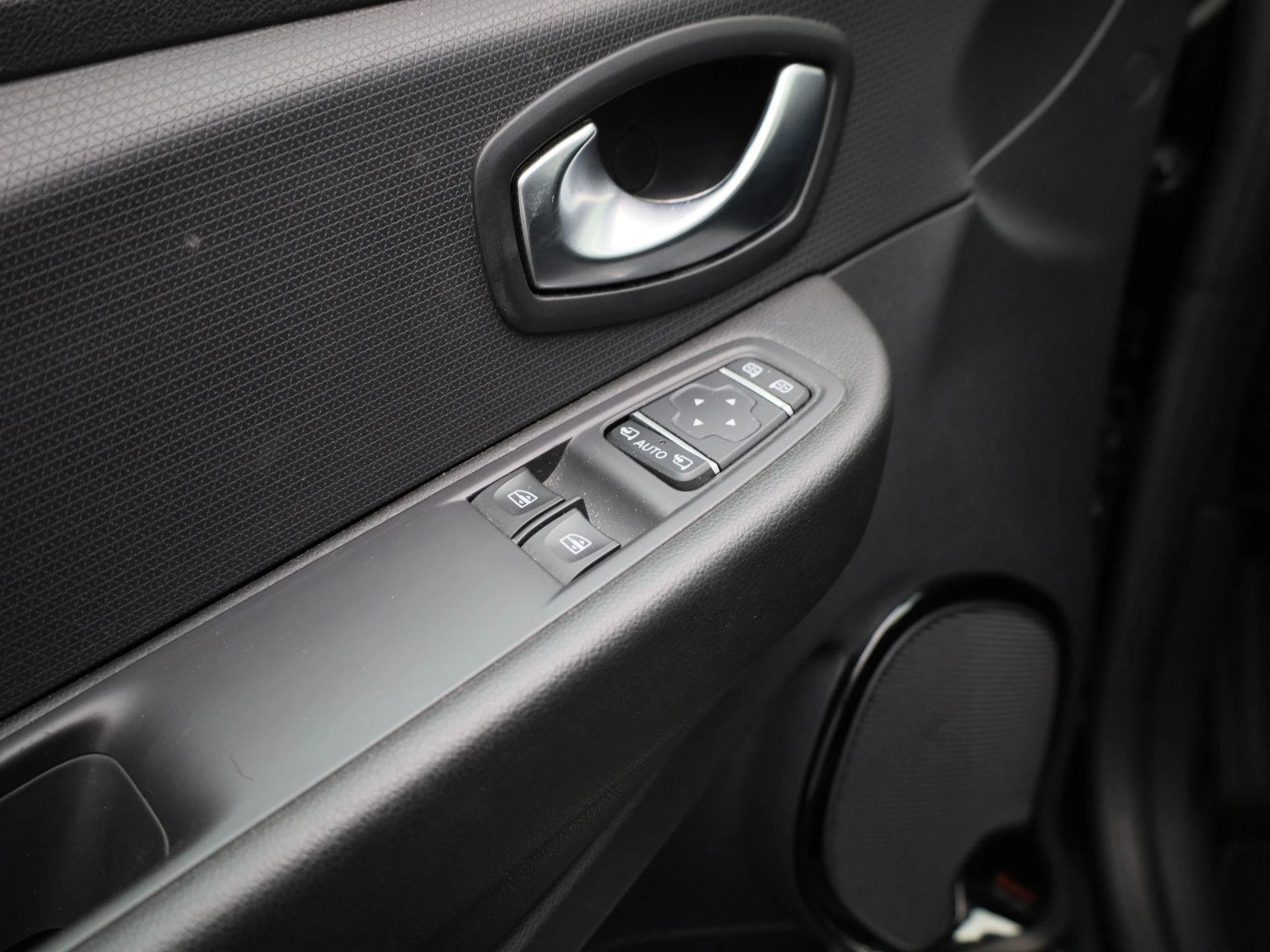 Renault-Clio-image-19