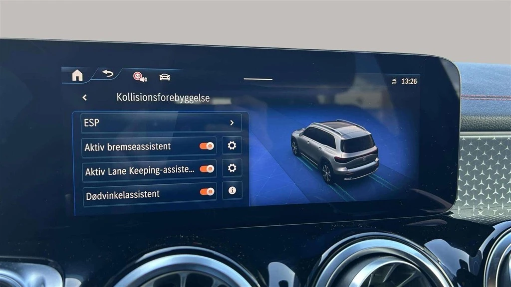 Mercedes-Benz-EQB-image-18