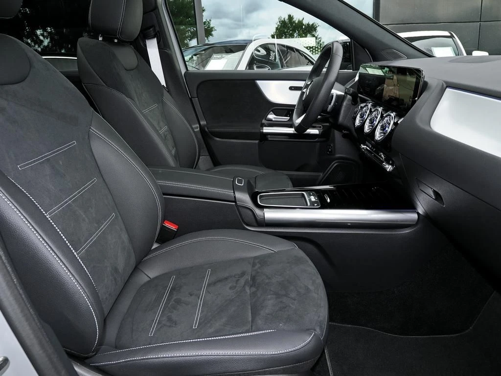 Mercedes-Benz-GLA 200-image-11