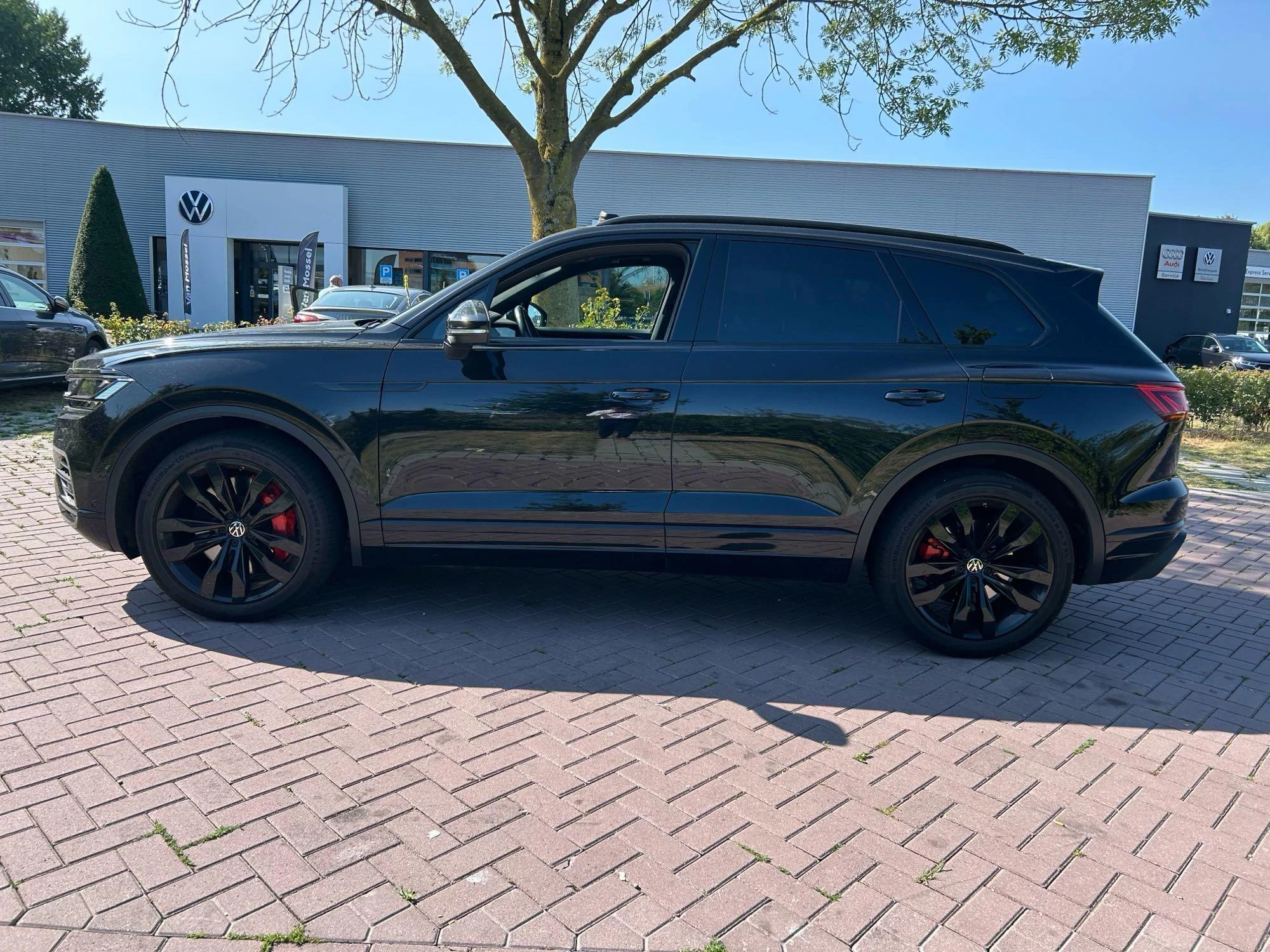 Volkswagen-Touareg-image-2