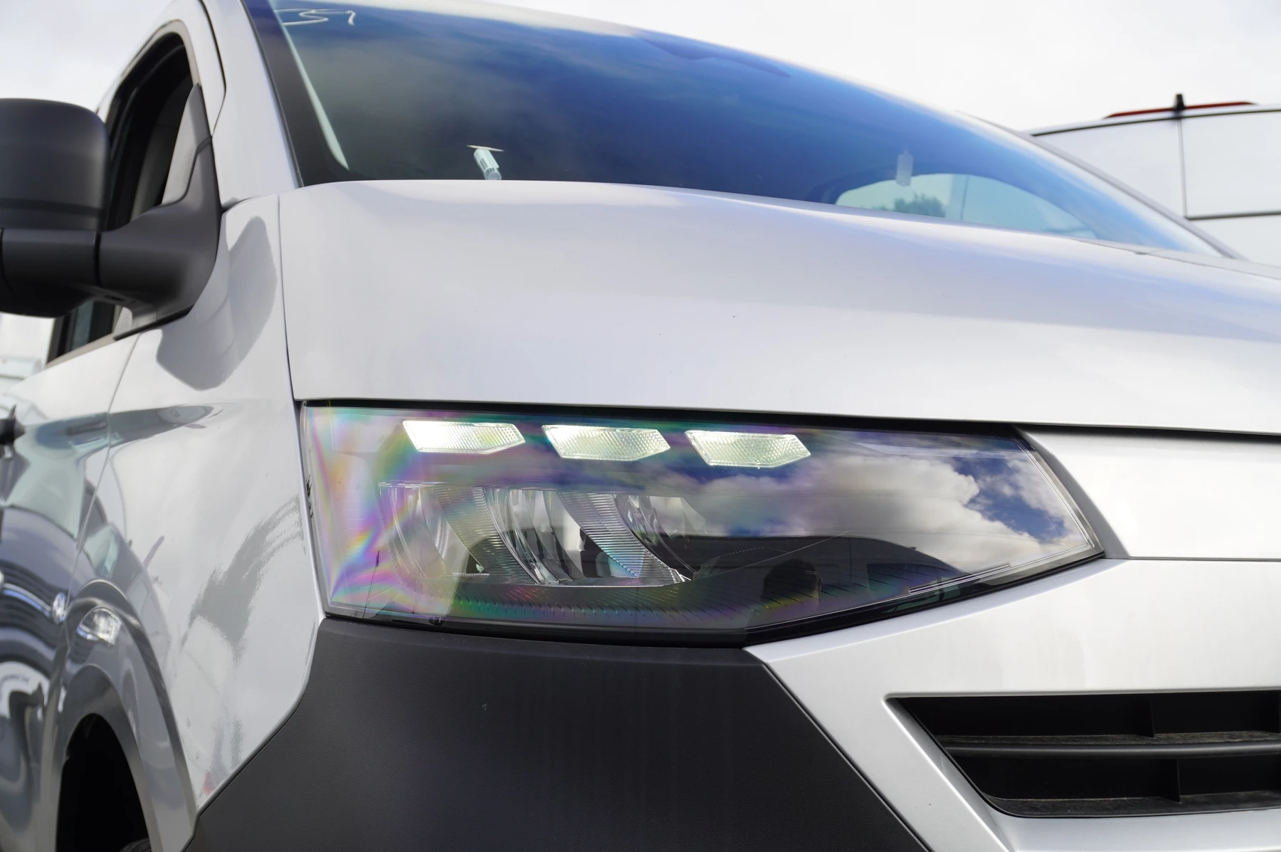 Volkswagen-Transporter-image-39