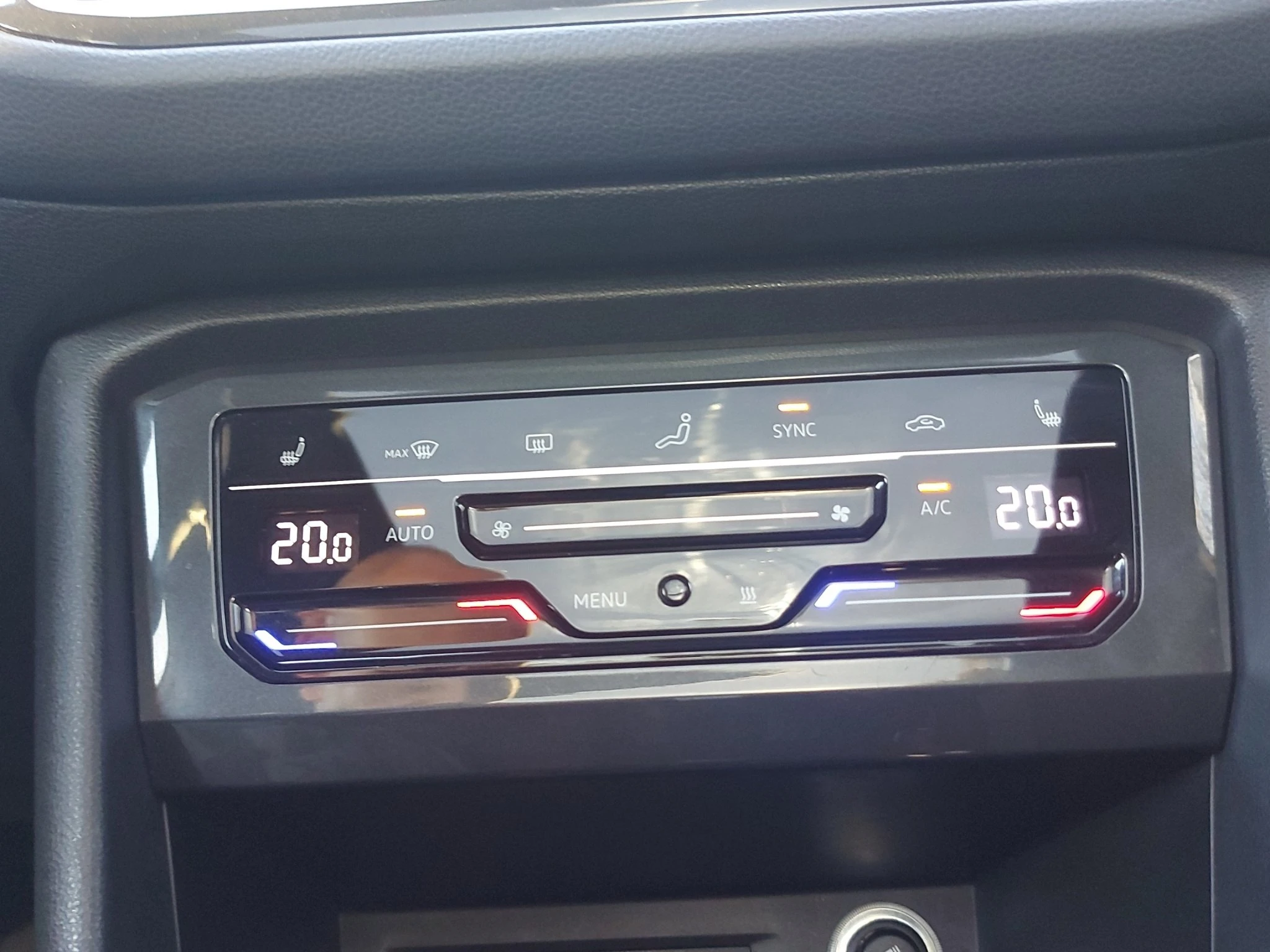 Volkswagen-Tiguan-image-22