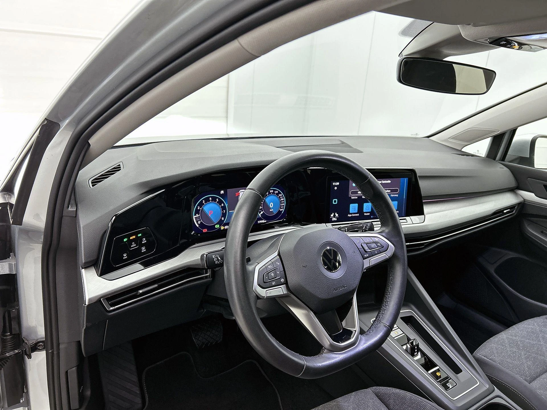 Volkswagen-Golf-image-17