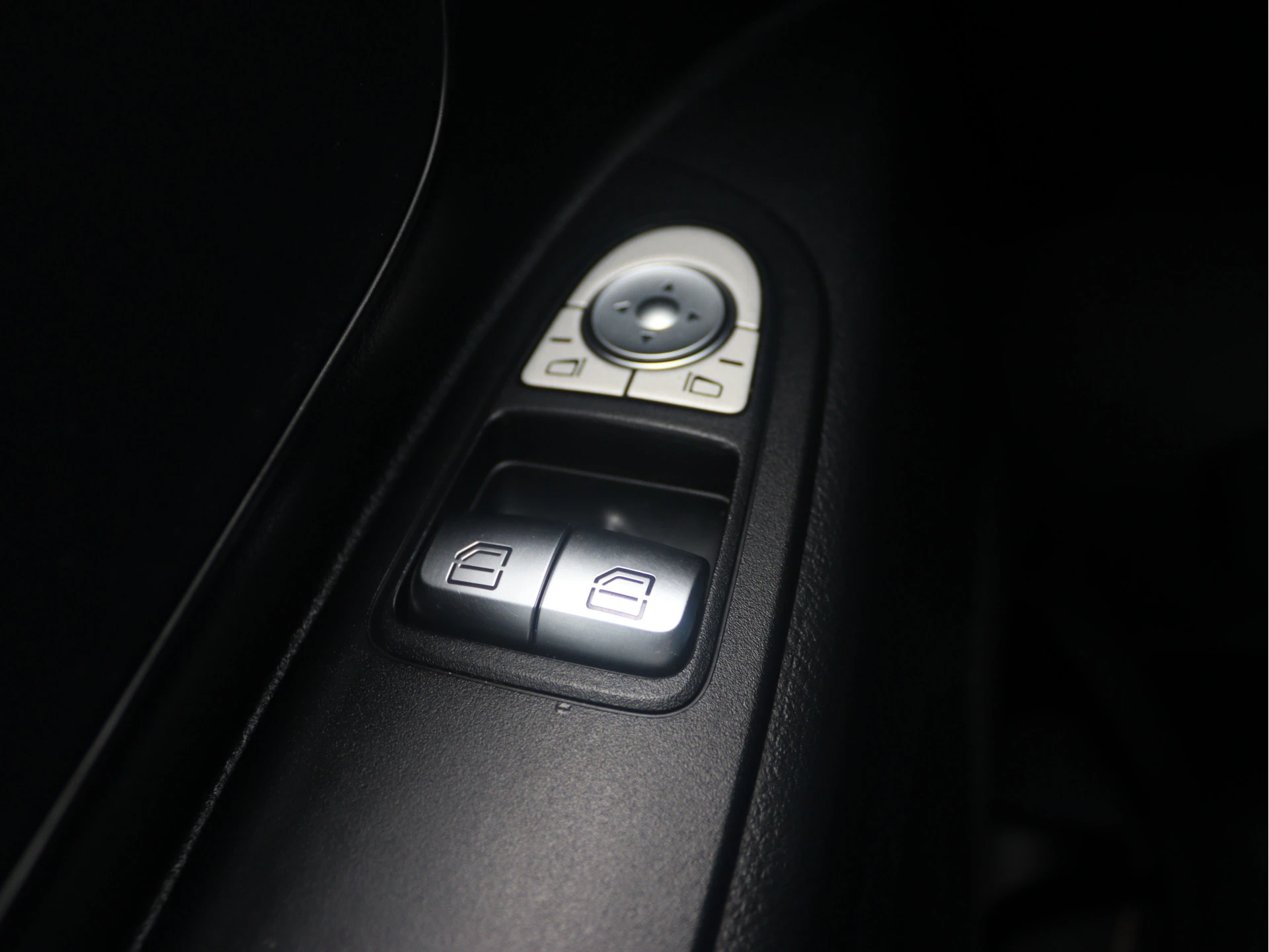 Mercedes-Benz-Vito-image-4