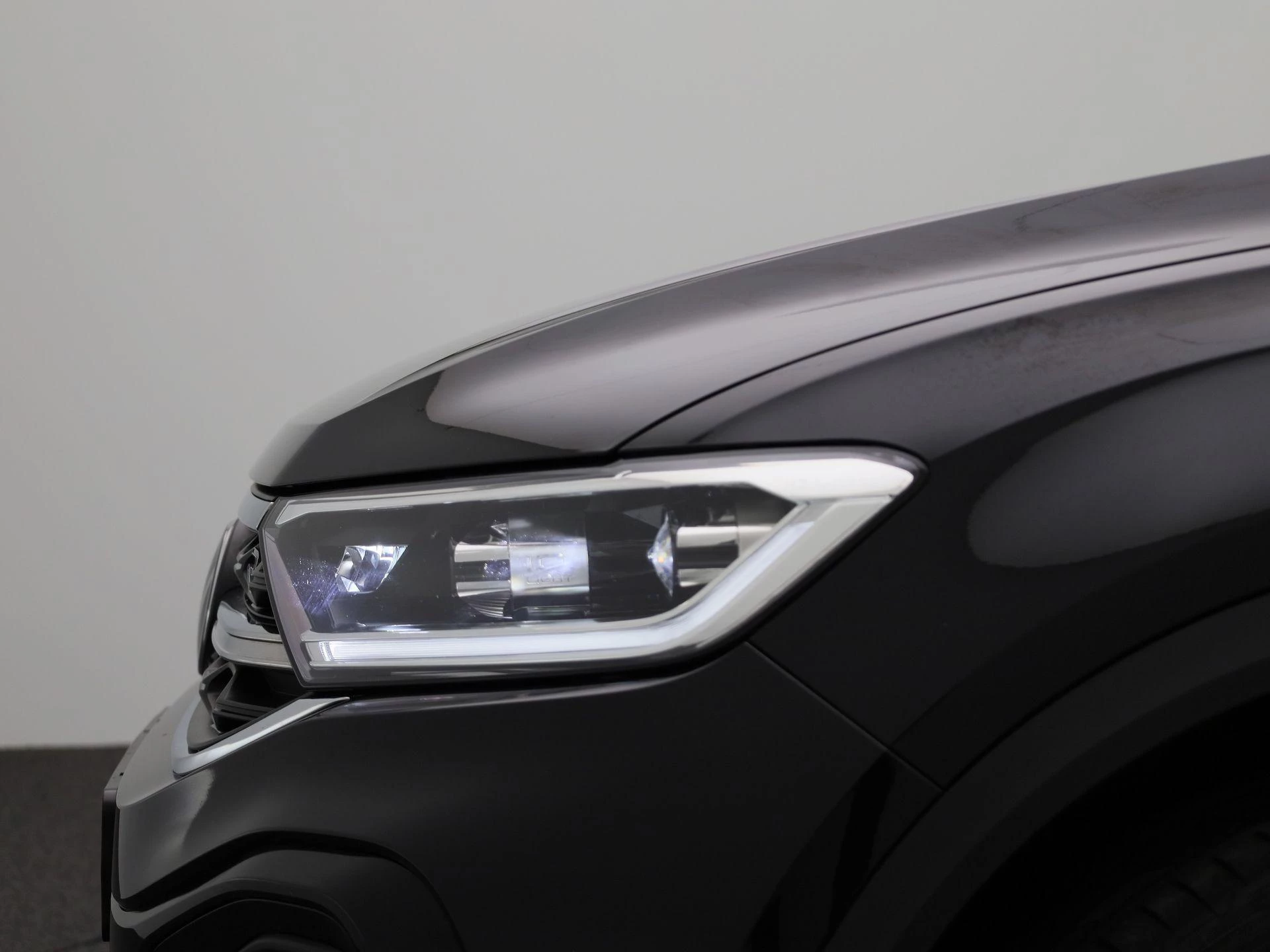 Volkswagen-T-Roc-image-14