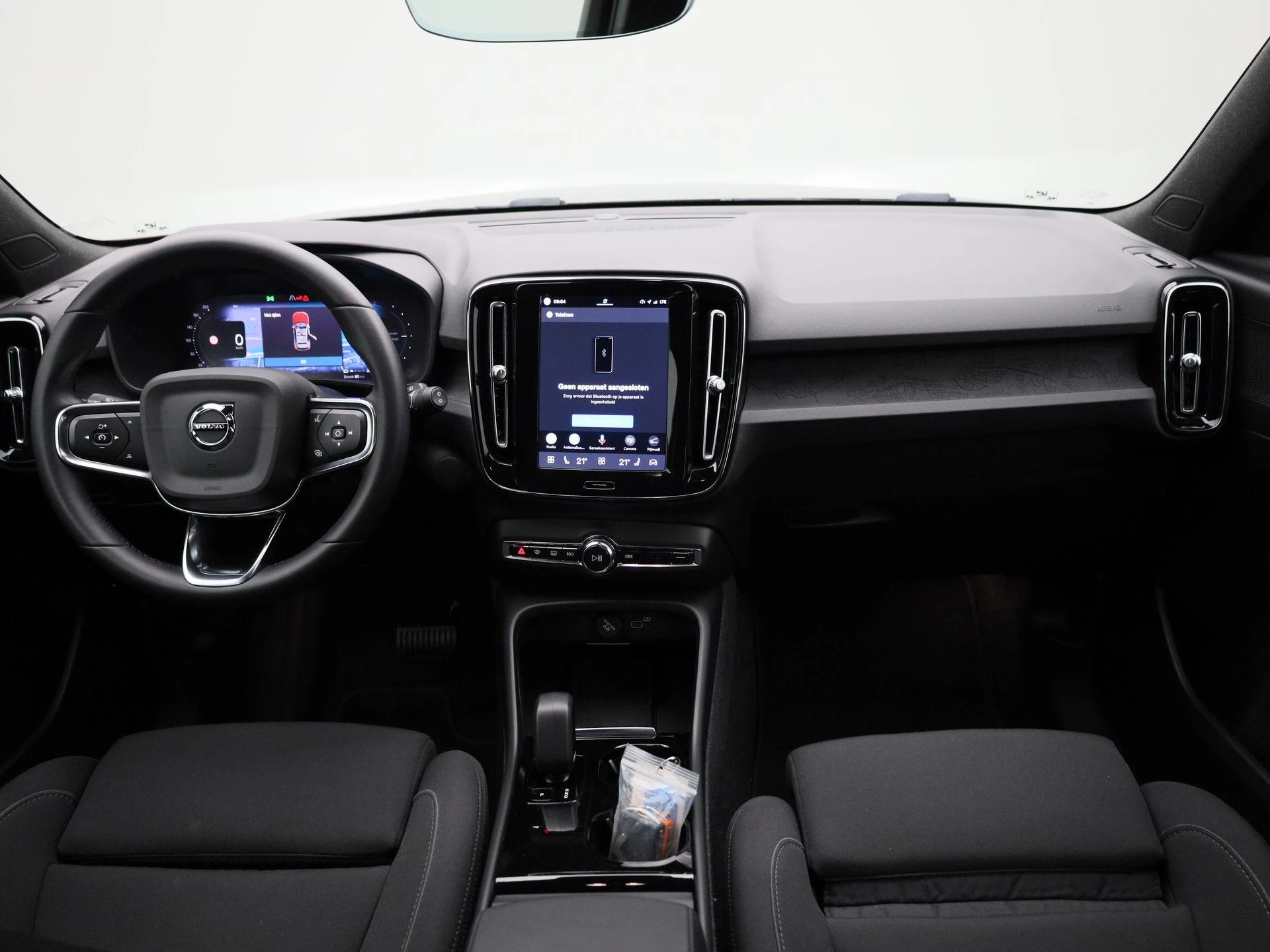 Volvo-EX40-image-36