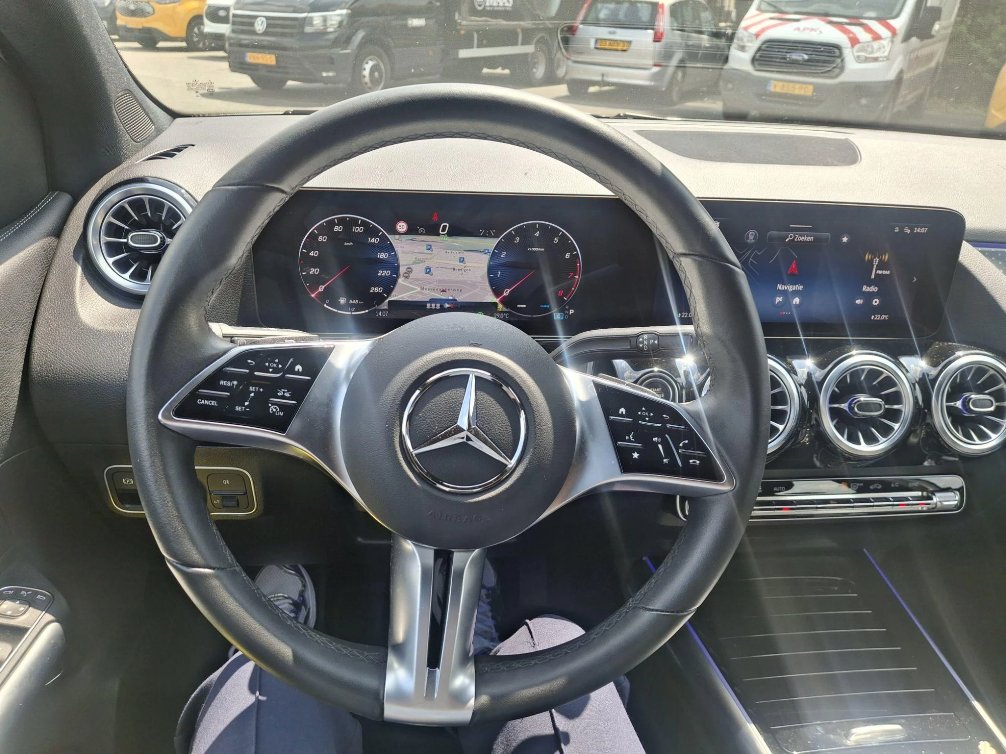 Mercedes-Benz-B-Klasse-image-1