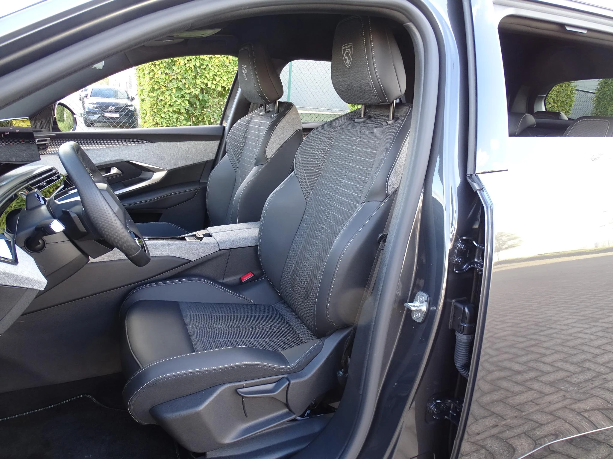 Peugeot-e-5008-image-10