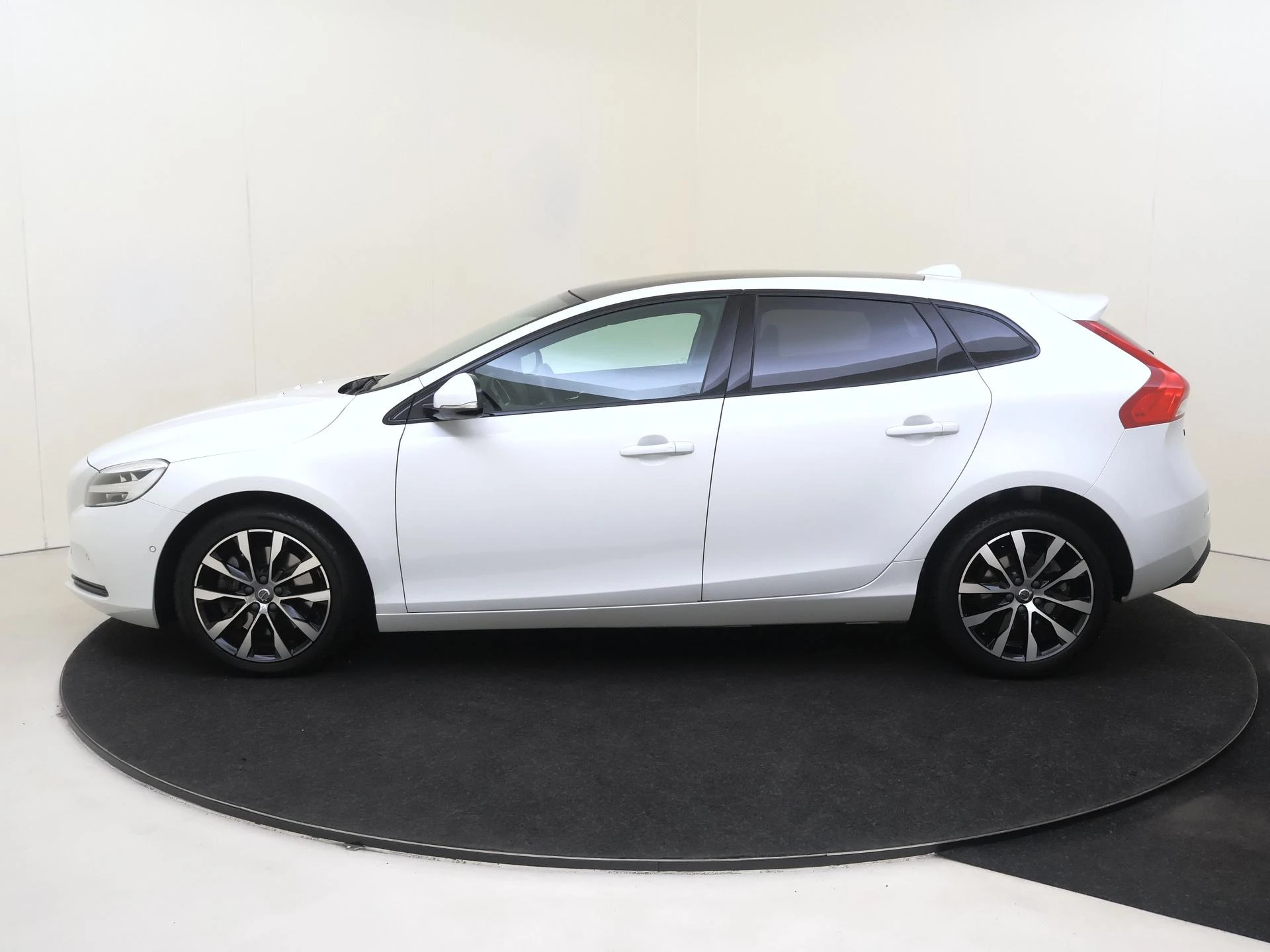 Volvo-V40-image-7