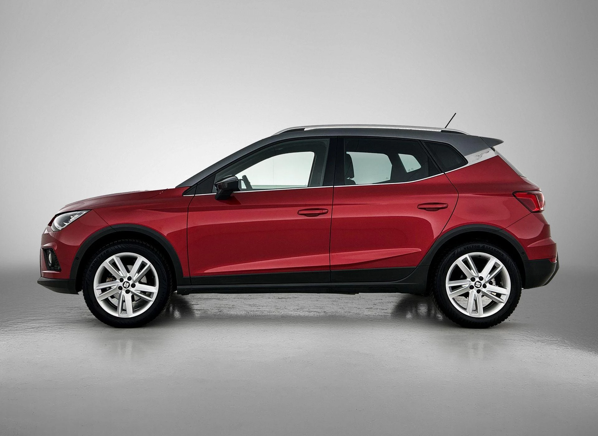 SEAT-Arona-image-1