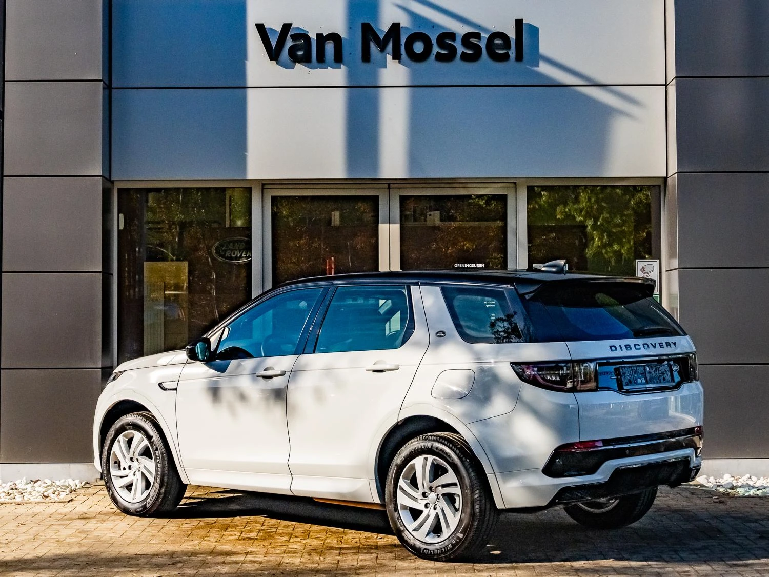 Land Rover-Discovery Sport-image-3