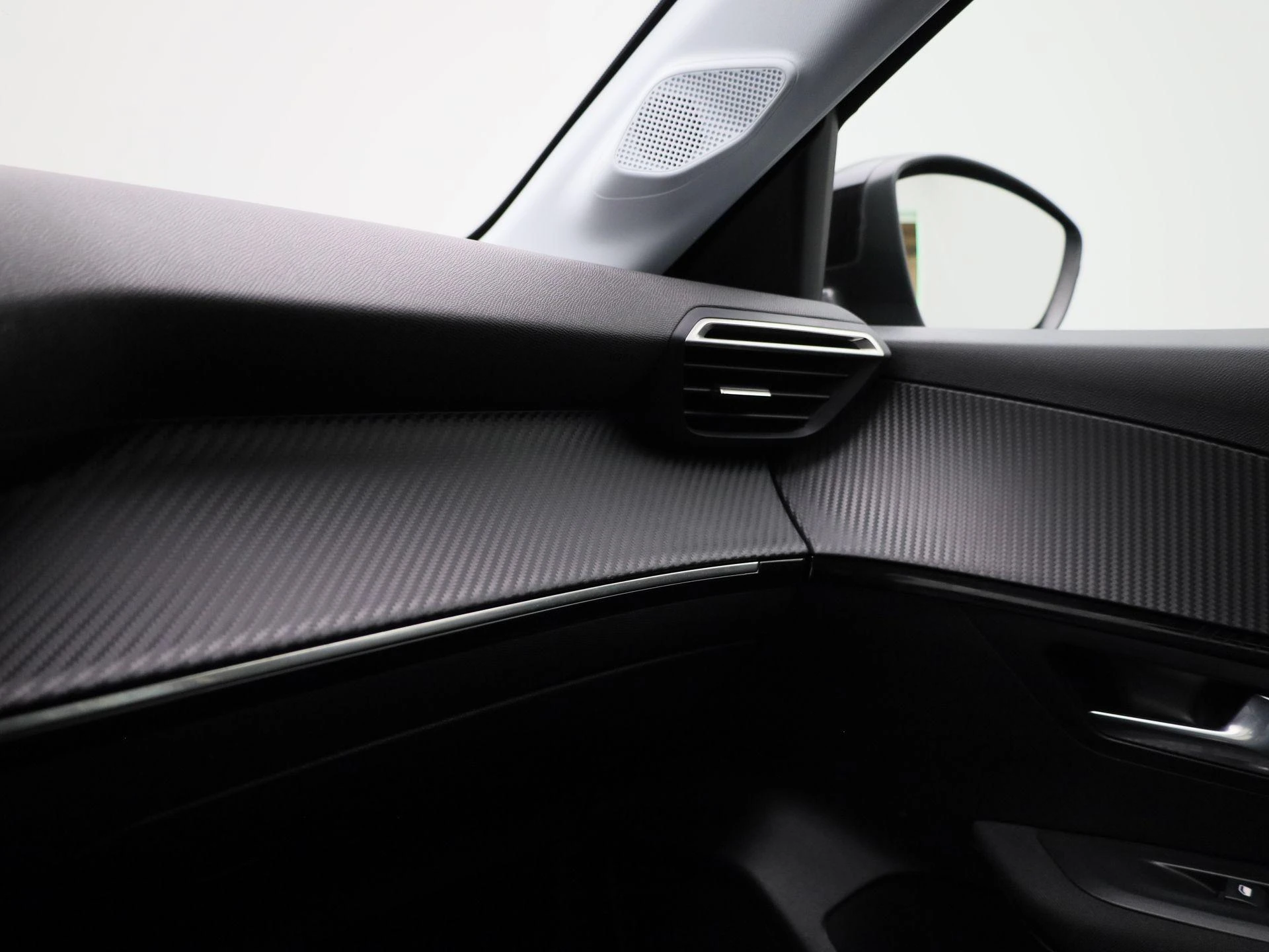 Peugeot-e-208-image-29