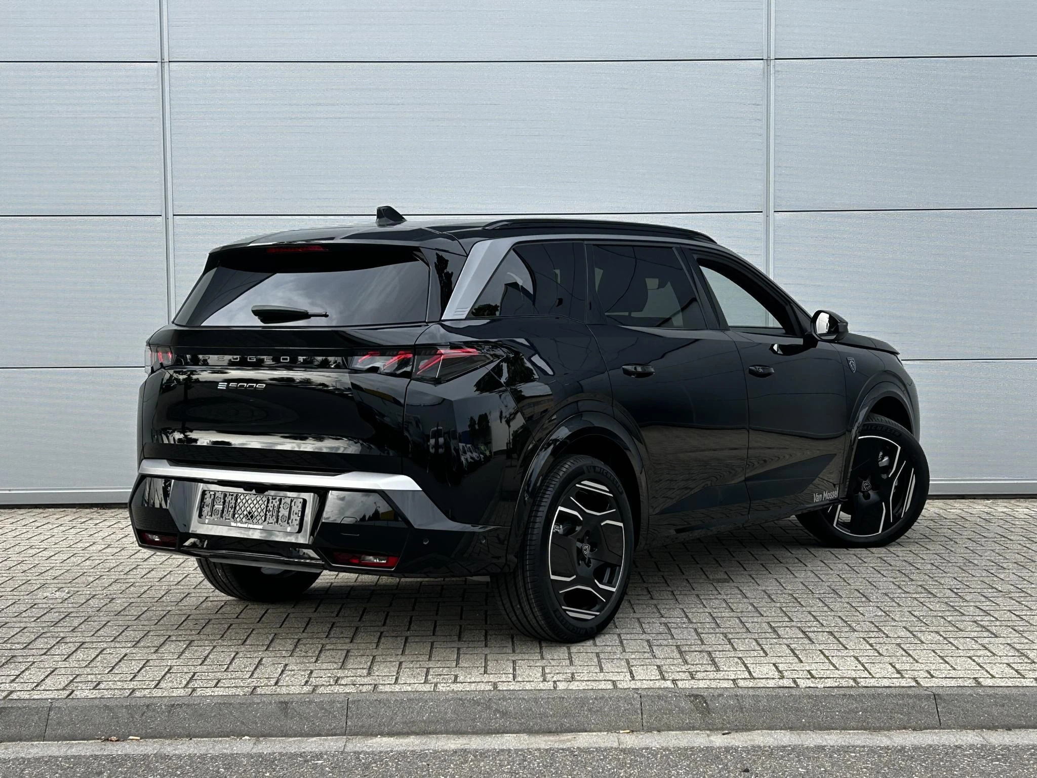 Peugeot-e-5008-image-5