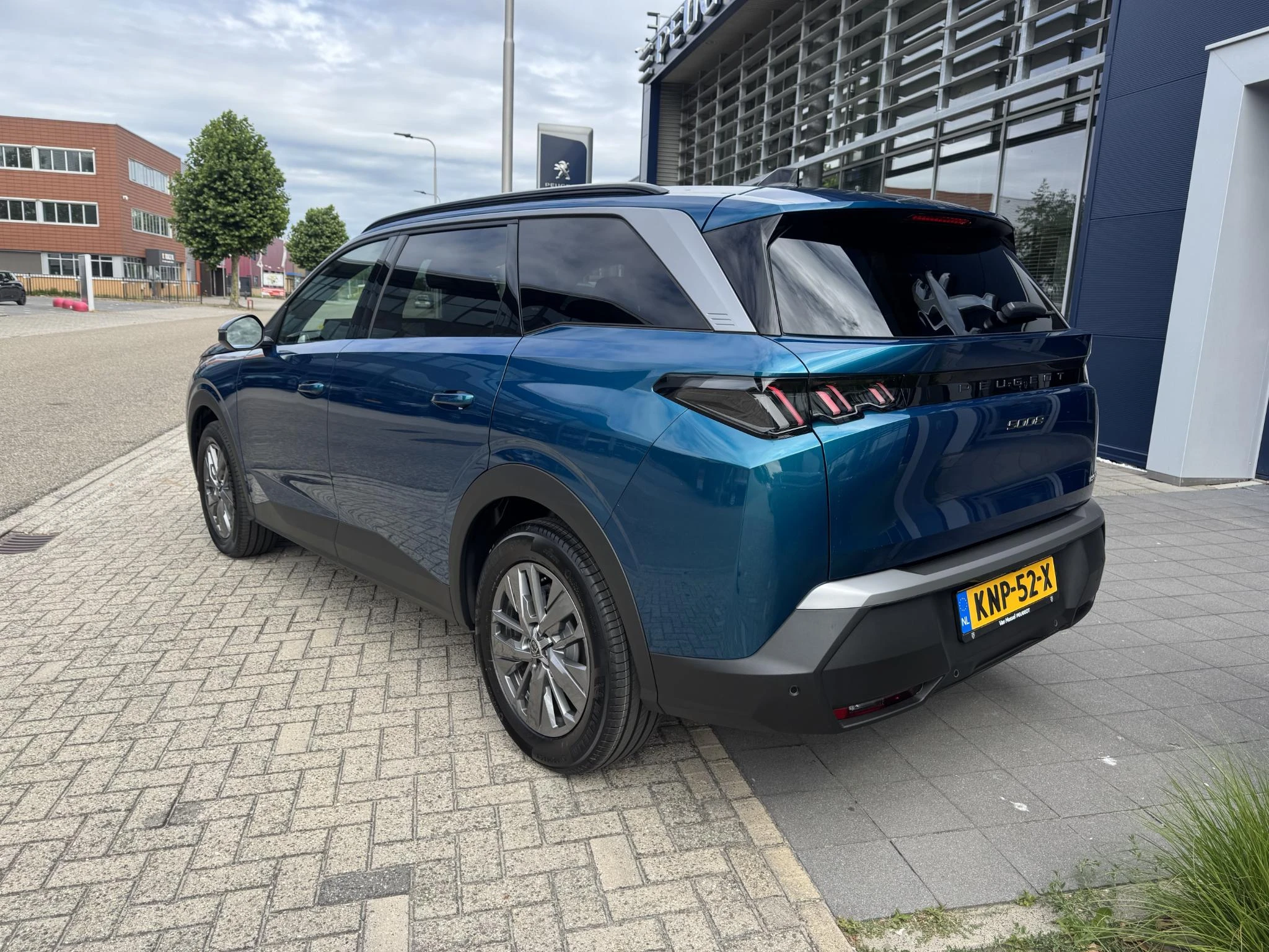 Peugeot-5008-image-2