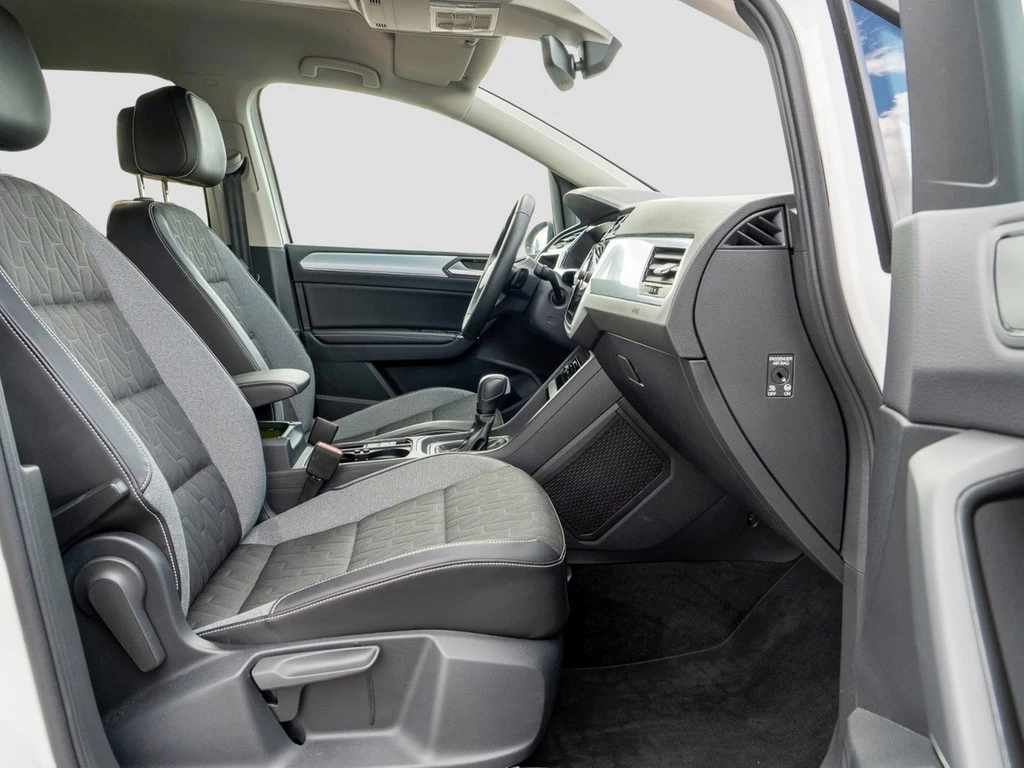 Volkswagen-Touran-image-6