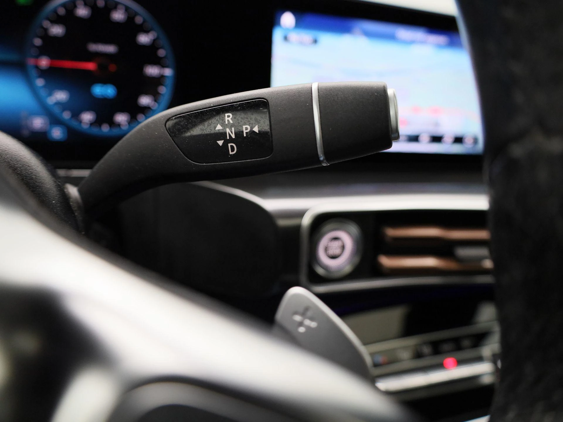 Mercedes-Benz-EQC-image-31