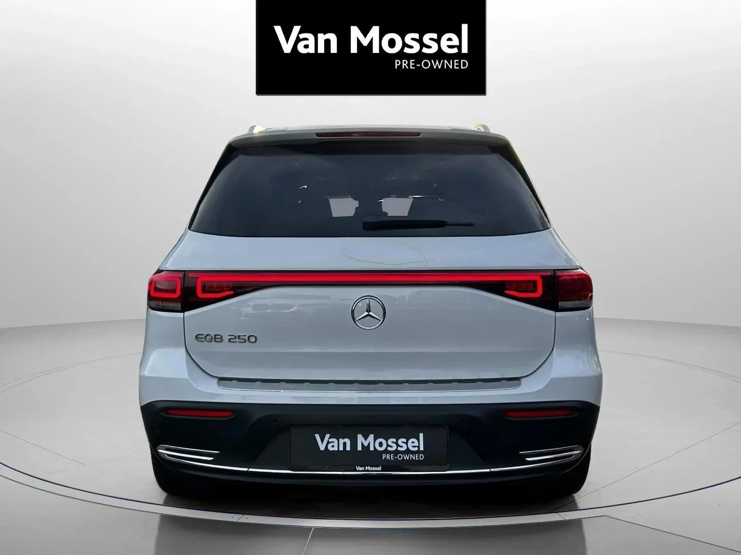 Mercedes-Benz-EQB-image-5