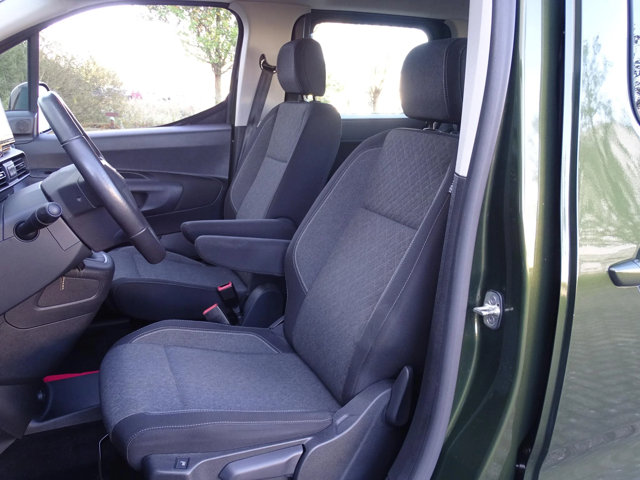 Opel-Combo Life-image-10