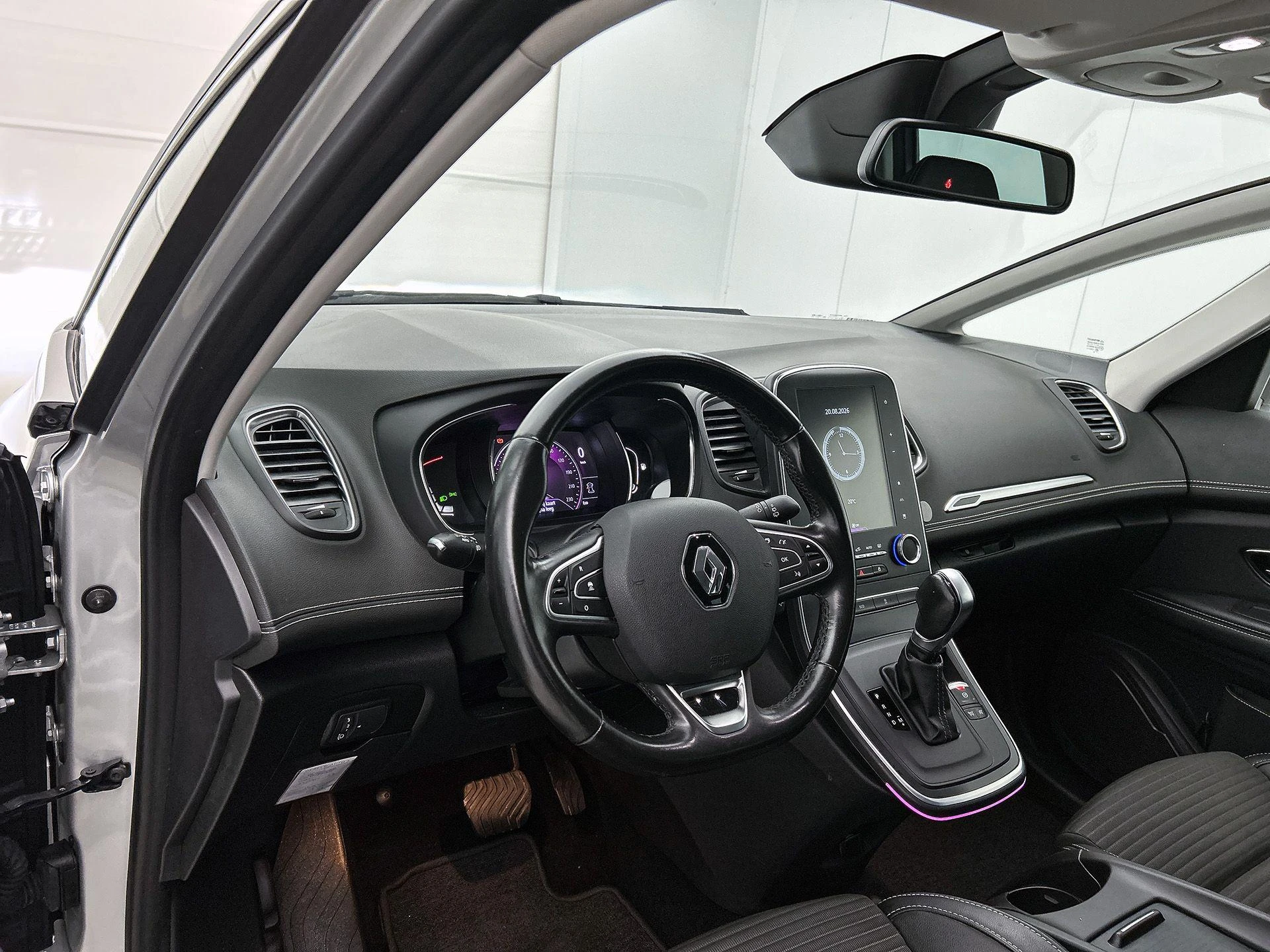 Renault-Grand Scénic-image-16