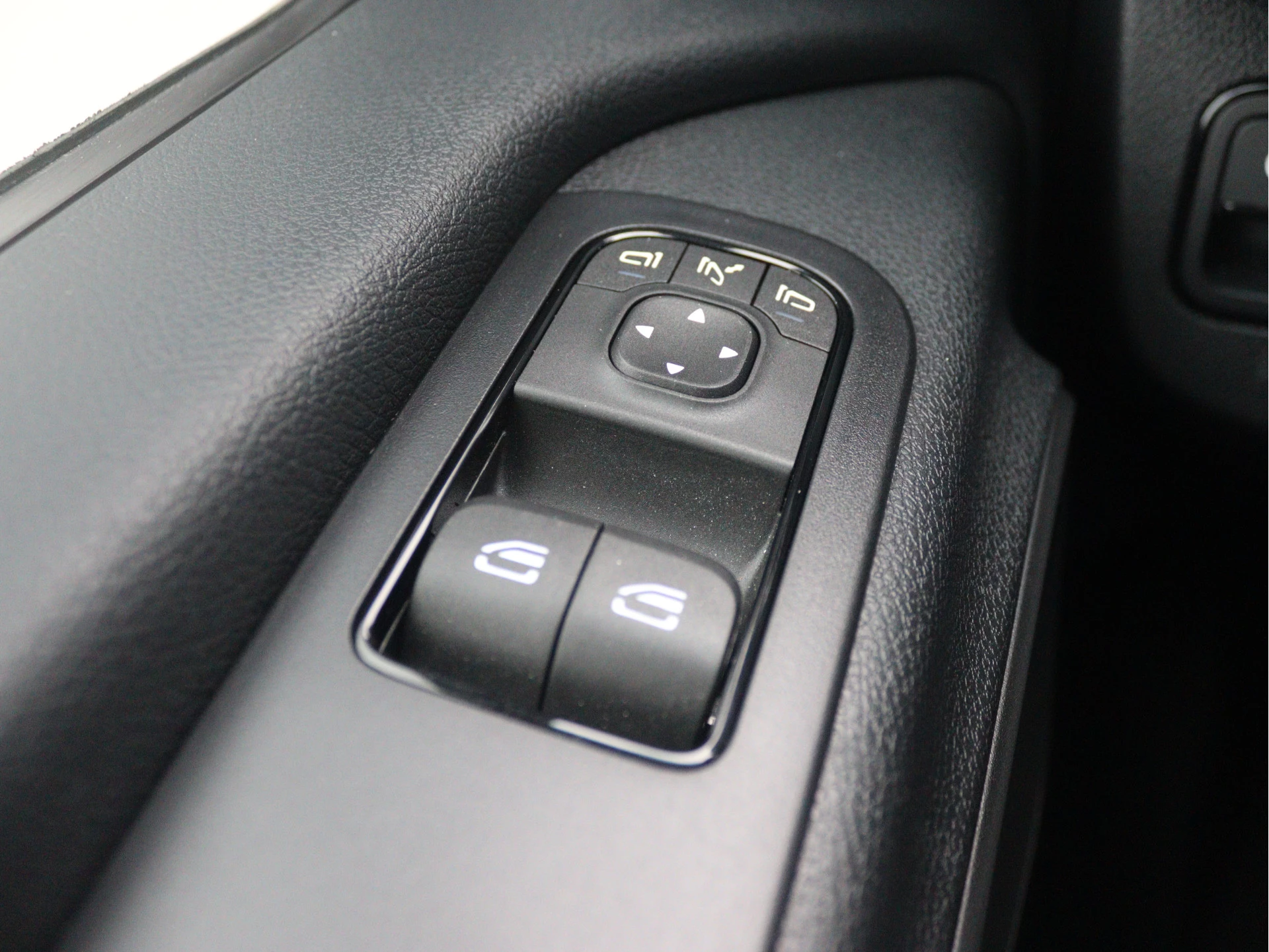 Mercedes-Benz-eSprinter-image-7