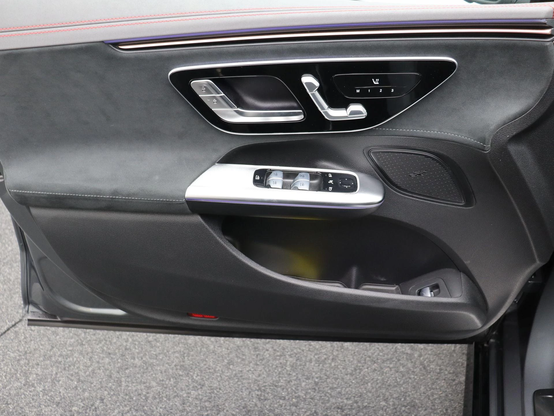 Mercedes-Benz-EQE-image-7