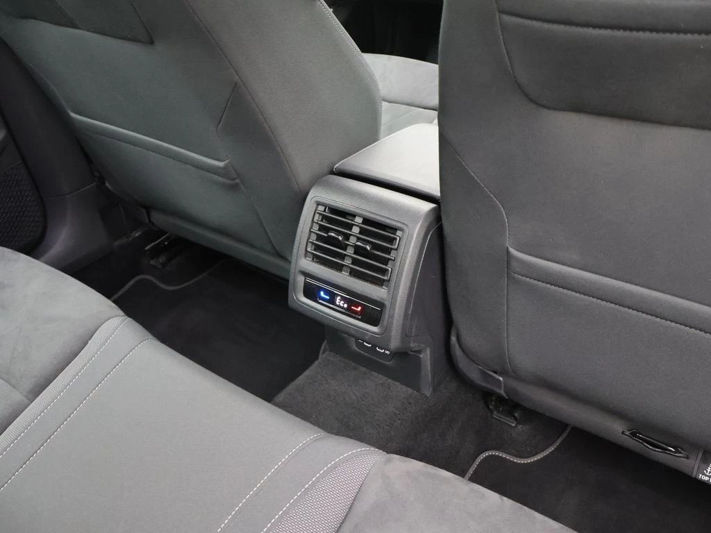 Volkswagen Golf VIII eHybrid Golf Style Business PHEV 1.4TSI eHybrid 150PK *AUTOMAAT*ALCANTARA*SPORTZETELS*NAVI*CAMERA*ACC*PDC*...*