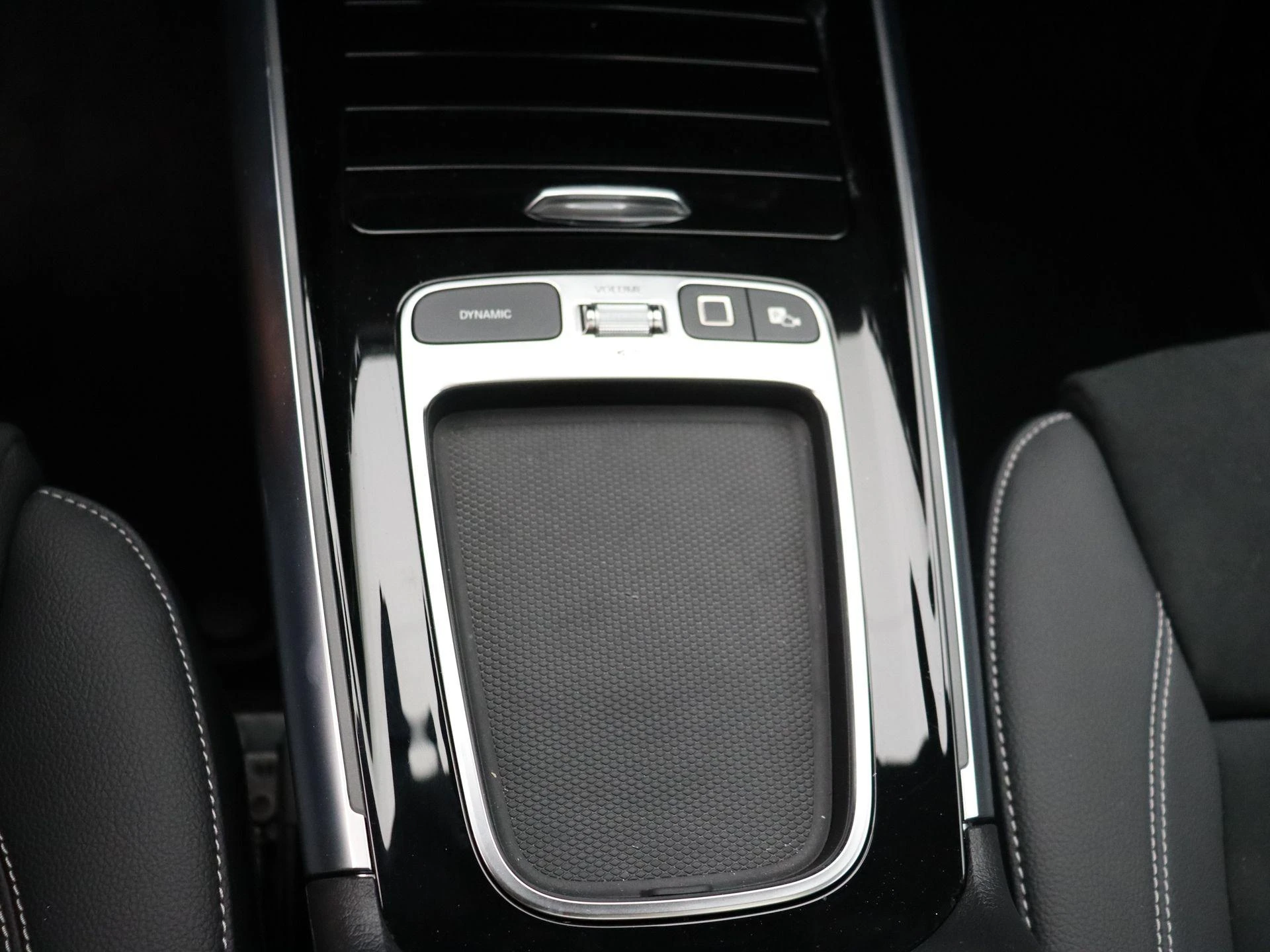 Mercedes-Benz GLA 250 e AMG Line + PREMIUM PLUS PACK + CARPLAY + TREKHAAK +