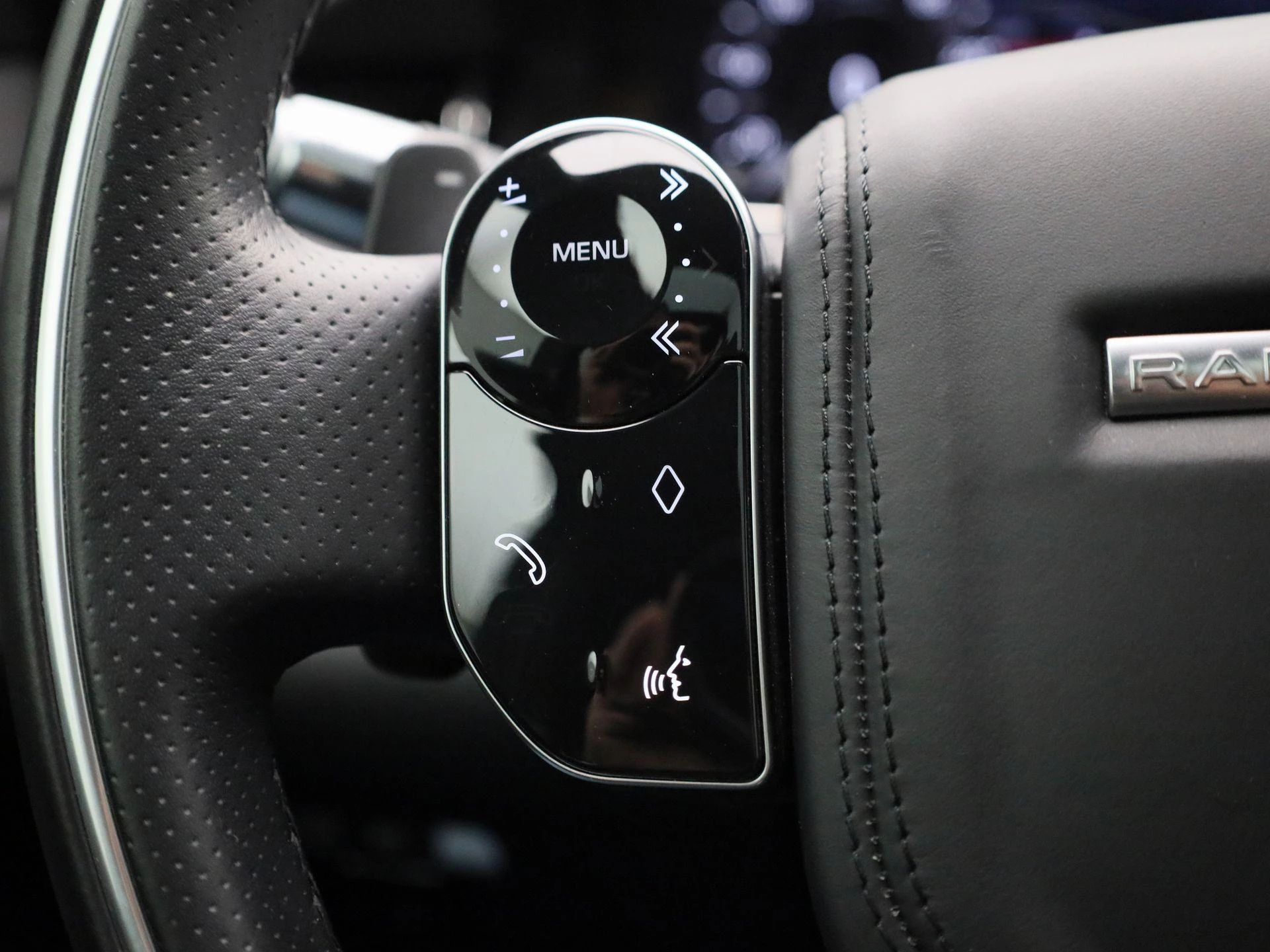 Land Rover-Range Rover Evoque-image-19