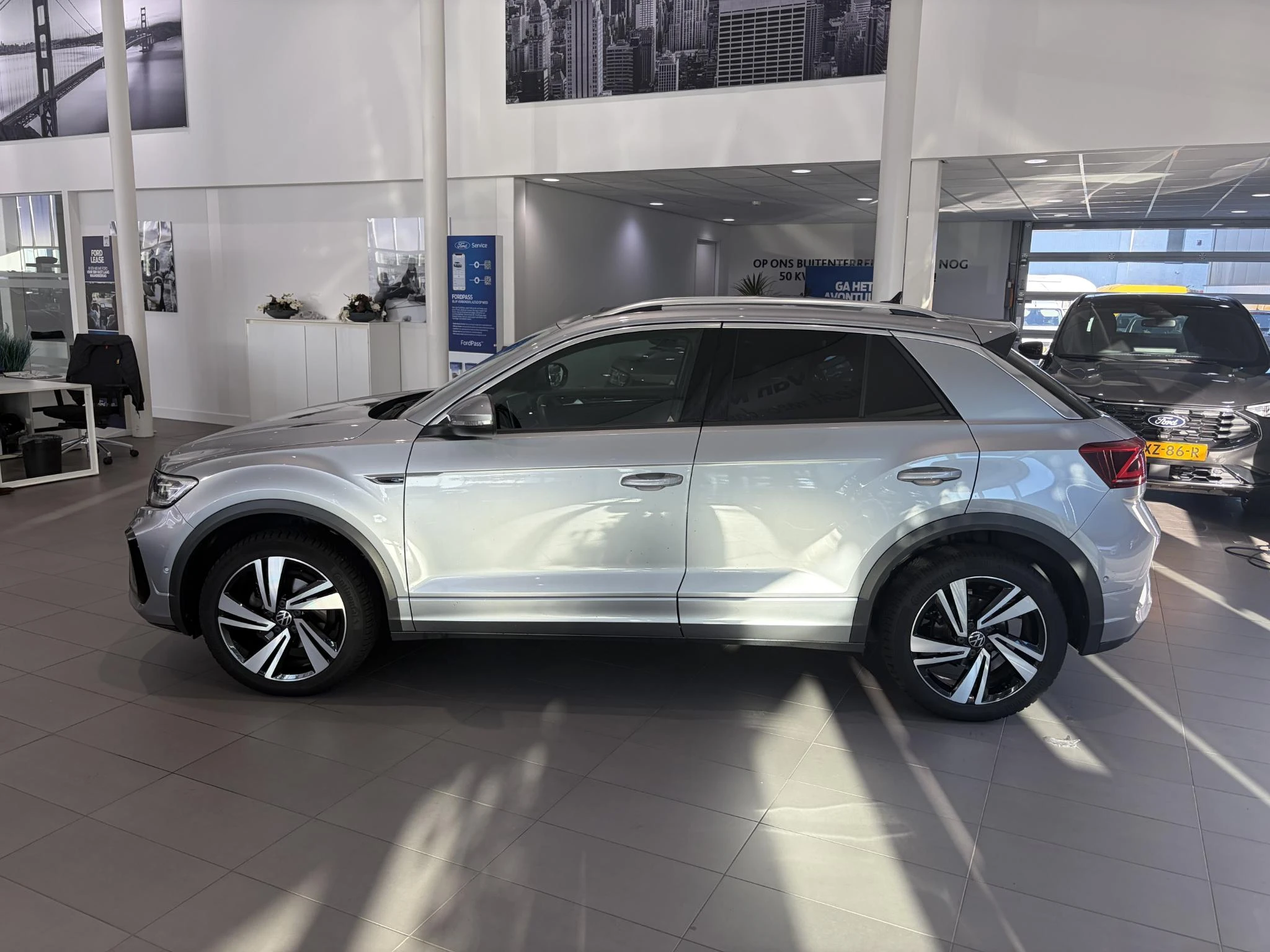 Volkswagen-T-Roc-image-1