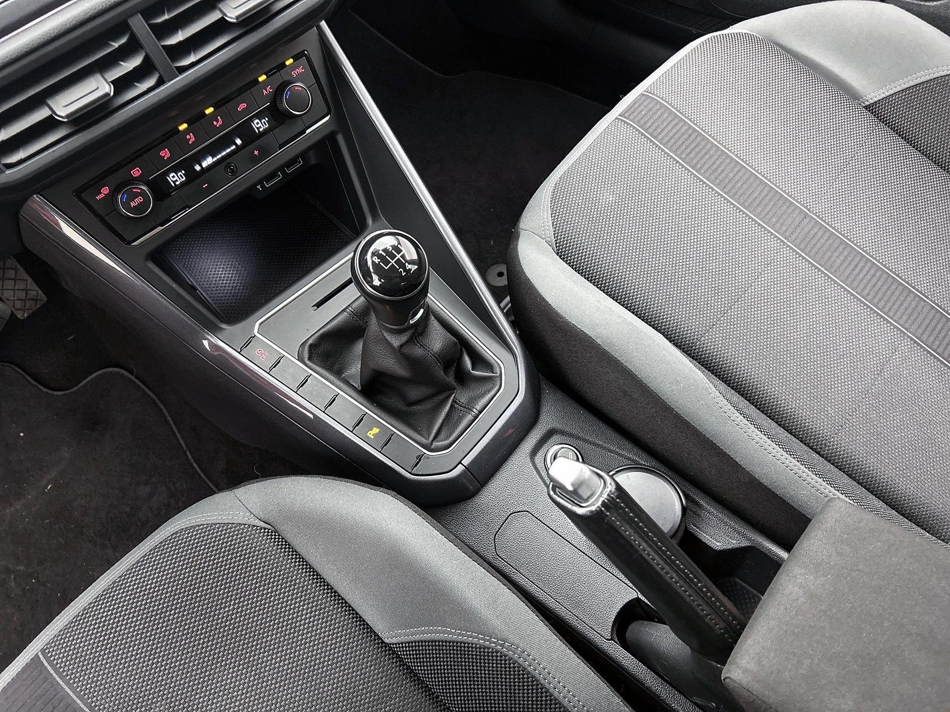 Volkswagen-Polo-image-13